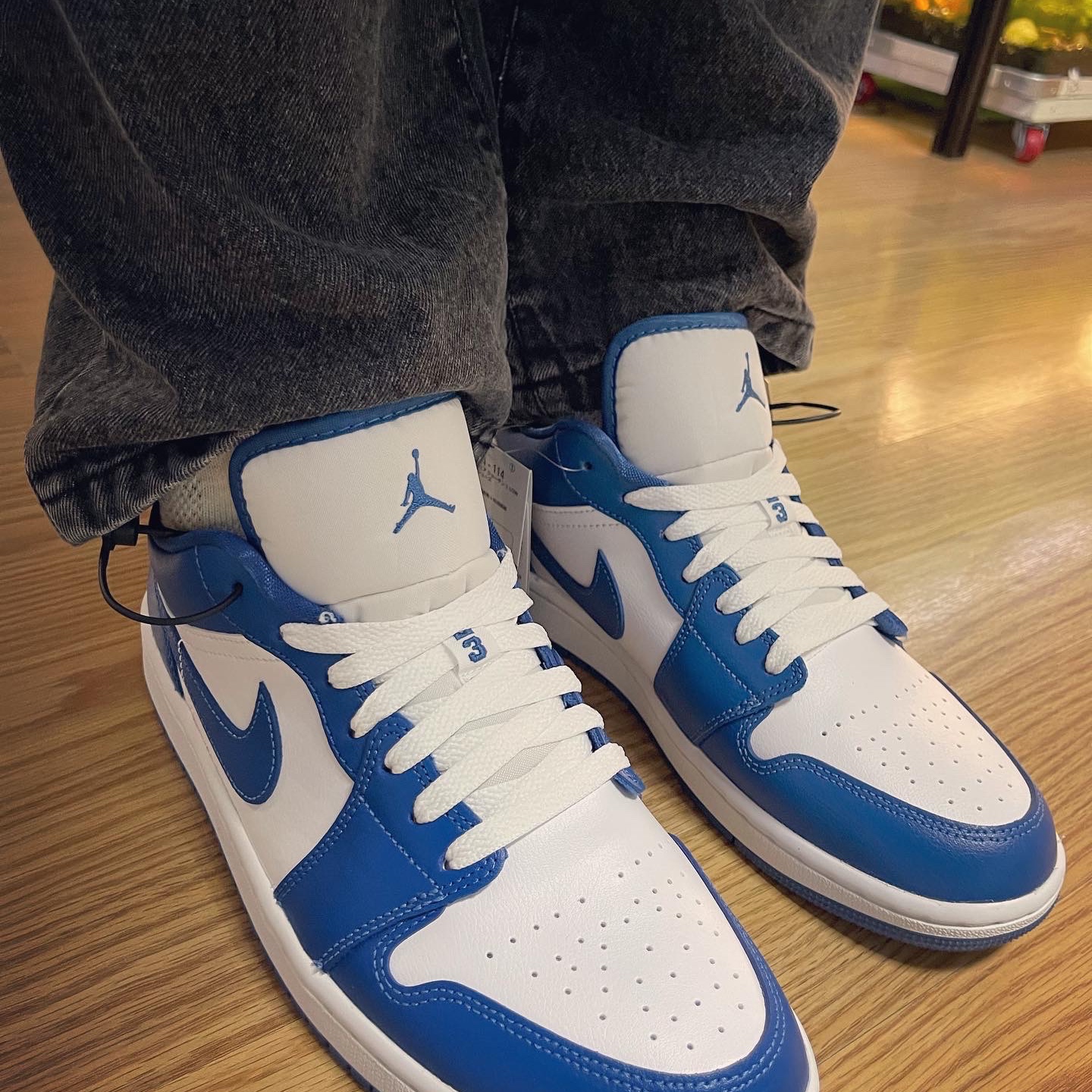 (W) Jordan 1 Low White Dark Marina Blue 착용 스타일 - 4
