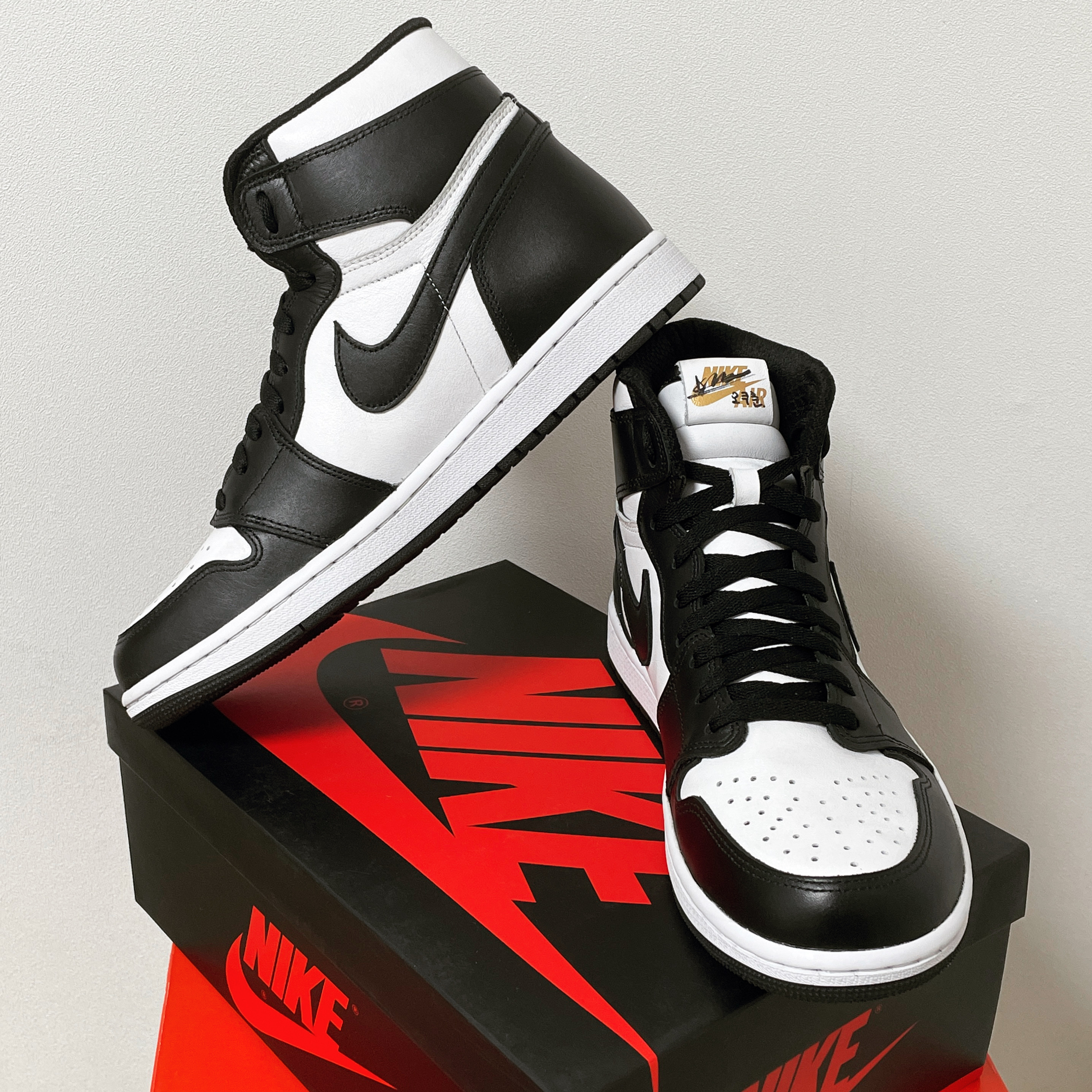 Jordan 1 Mid Black Hyper Royal, Jordan 1 Retro High OG Black White 2014 착용 스타일 - 2