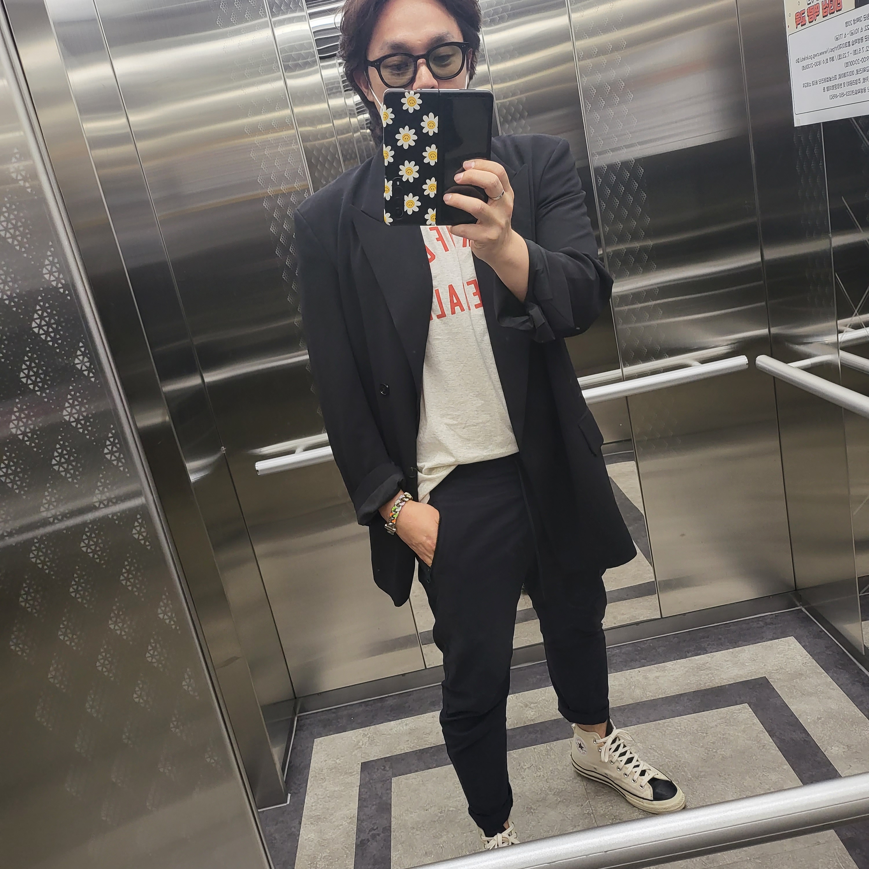 Converse x Fear of God Essentials Chuck 70 Hi Natural 2020, Fear of God Baseball T-Shirt Vintage Black 착용 스타일