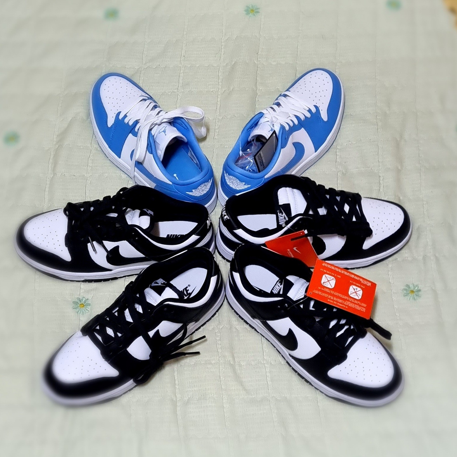 Jordan 1 Low Golf White and University Blue, Nike Dunk Low Retro Black 착용 스타일 - 3