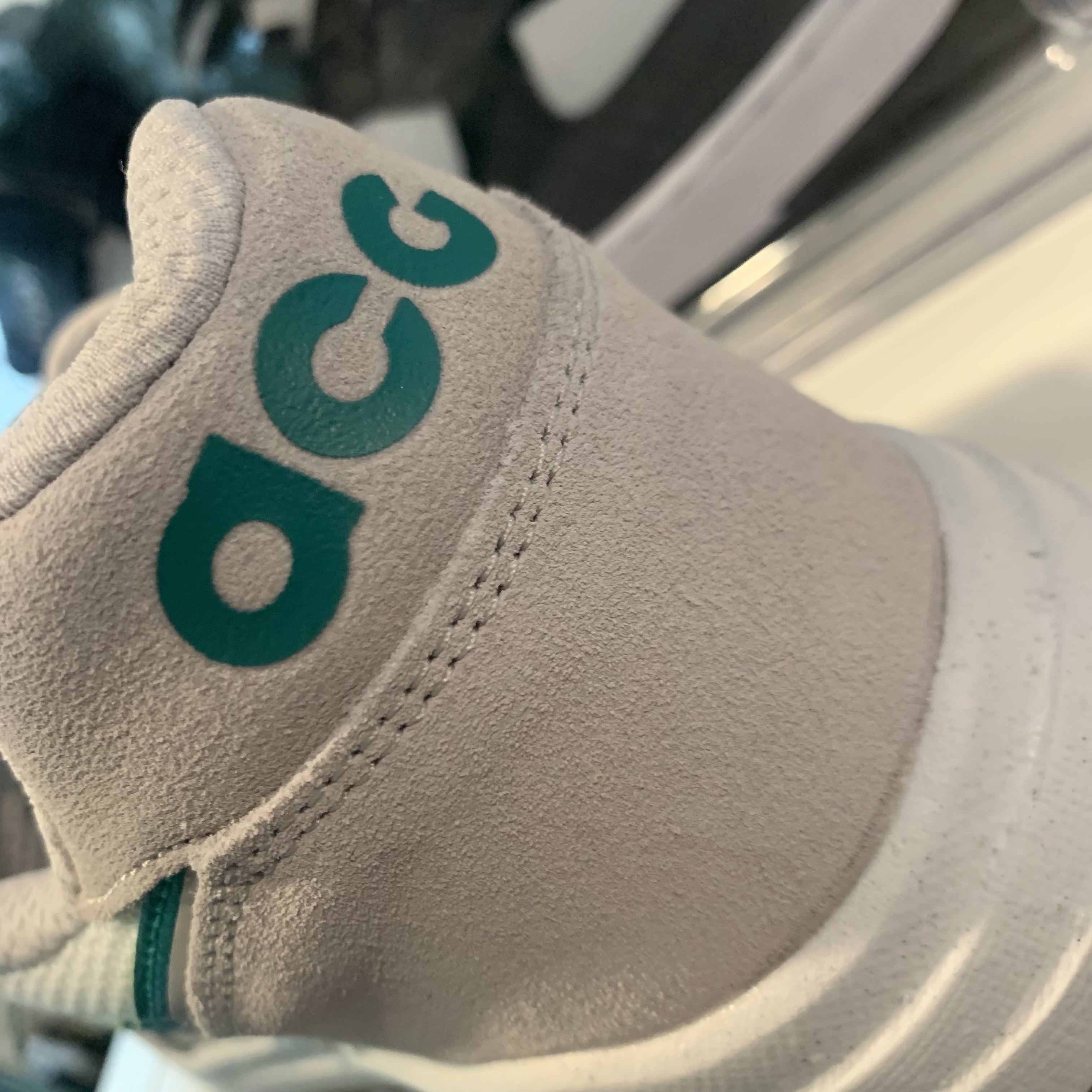 Nike ACG Lowcate Light Iron Ore 착용 스타일 - 3