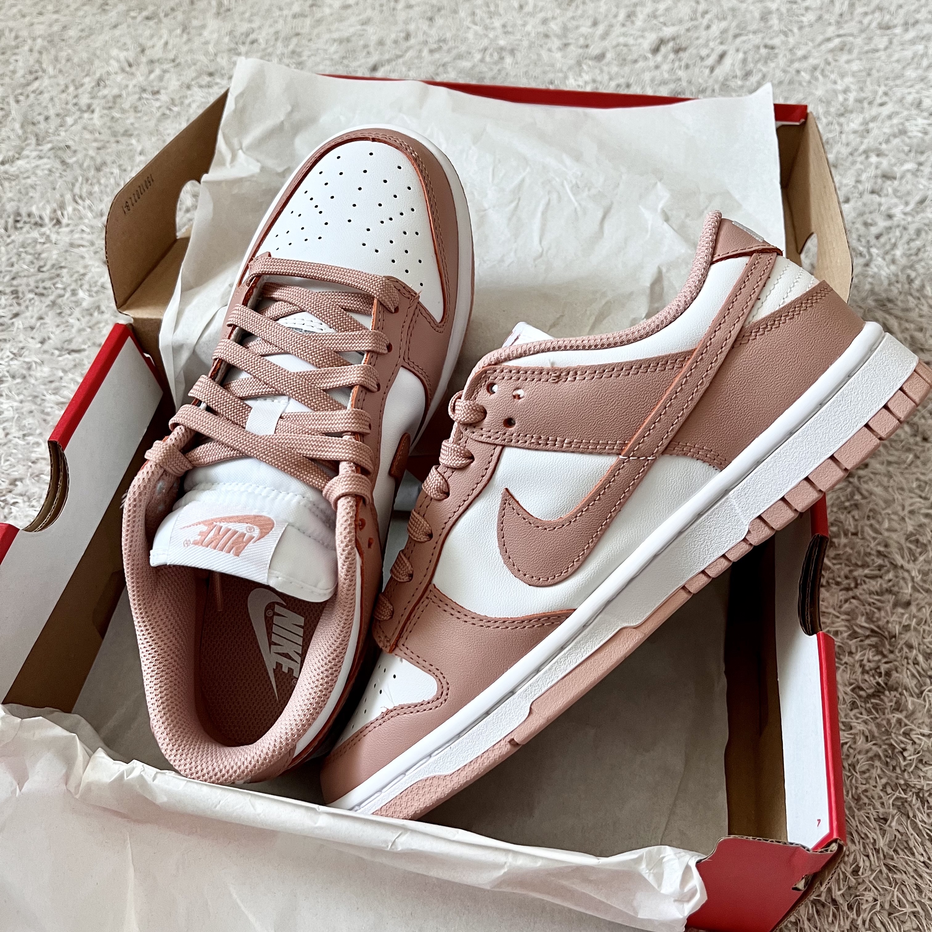 (W) Nike Dunk Low Rose Whisper 착용 스타일 - 2
