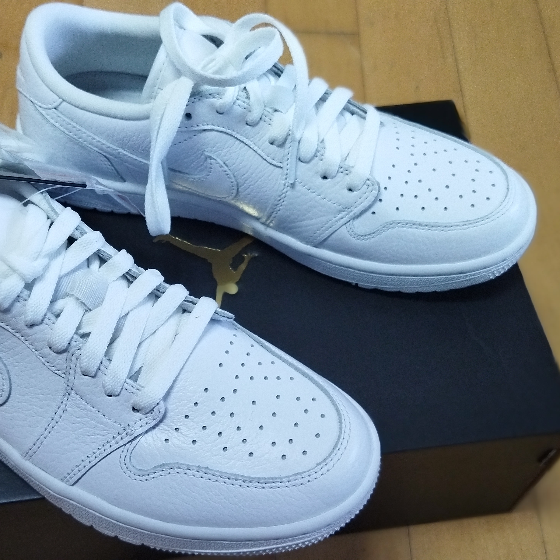 Jordan 1 Low Golf Triple White 착용 스타일 - 2