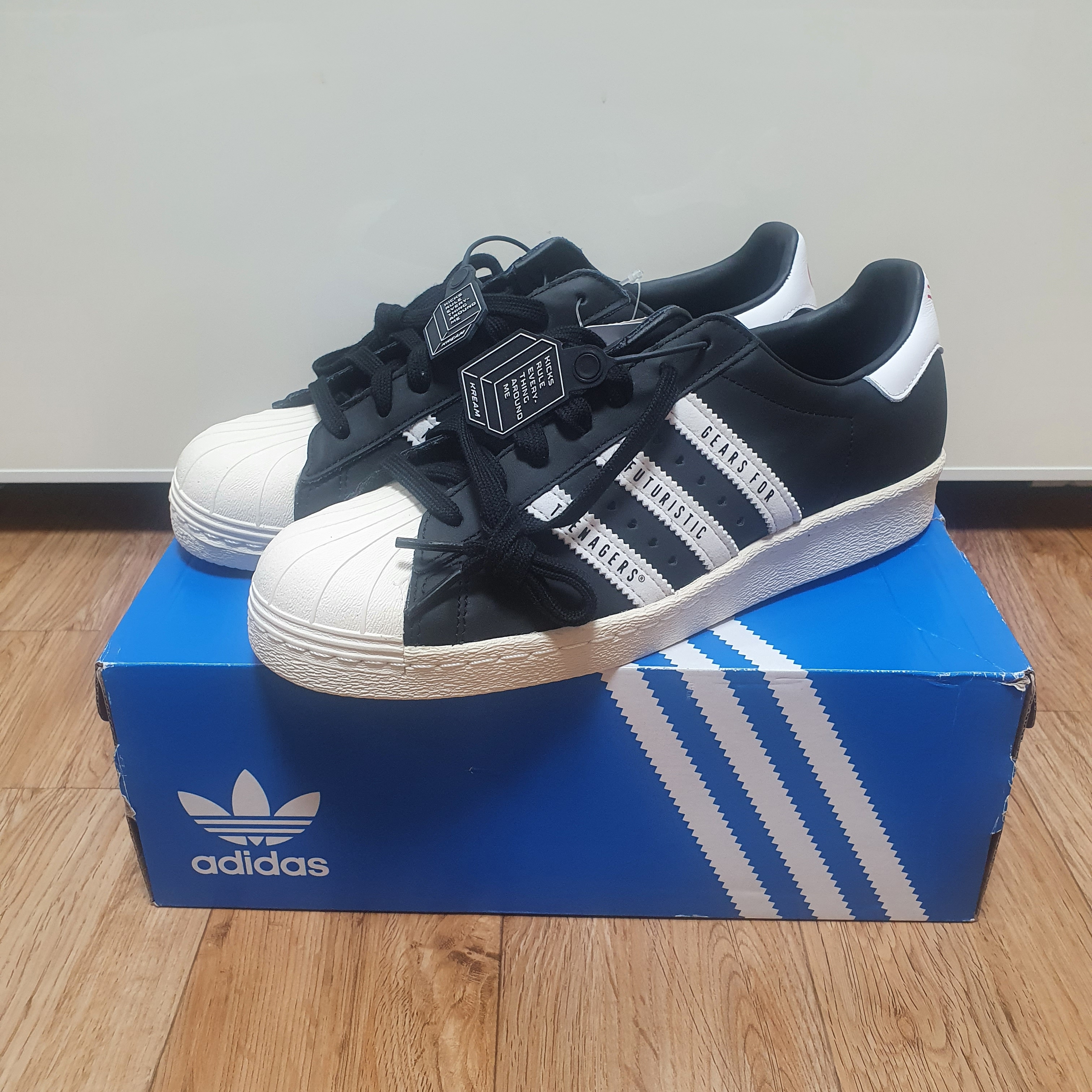 Adidas x Human Made Superstar Black White 착용 스타일