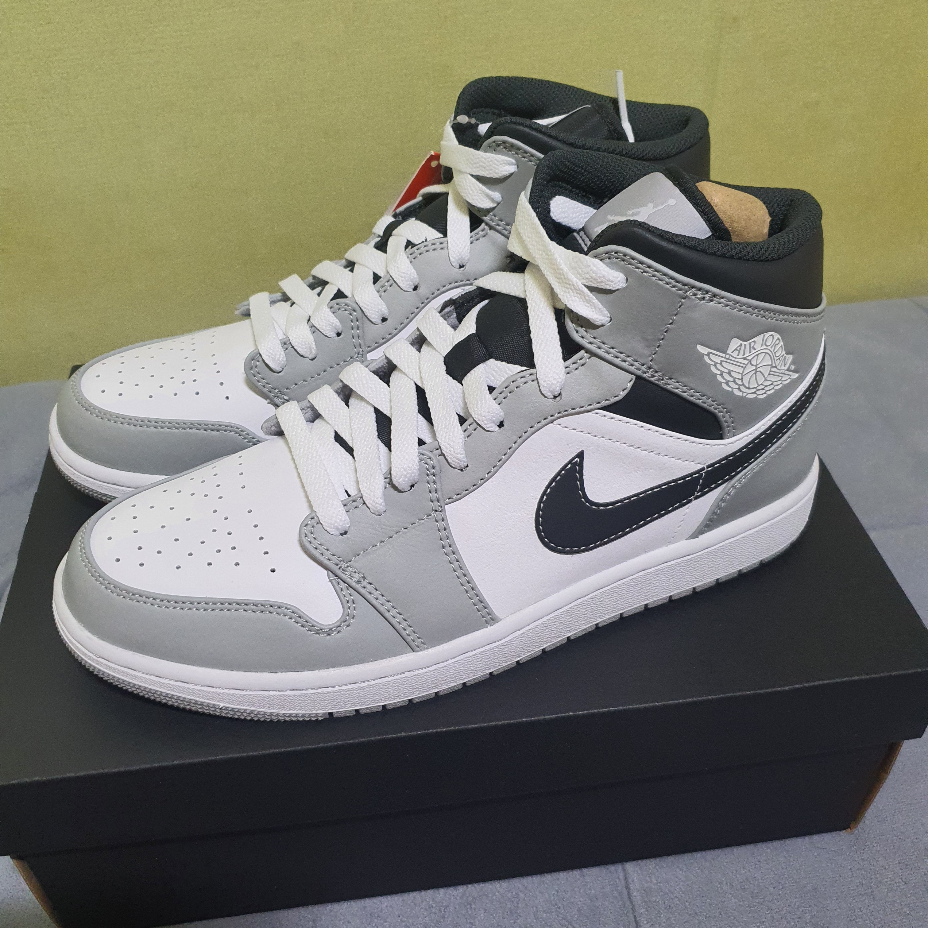 Jordan 1 Mid Light Smoke Grey Anthracite 착용 스타일