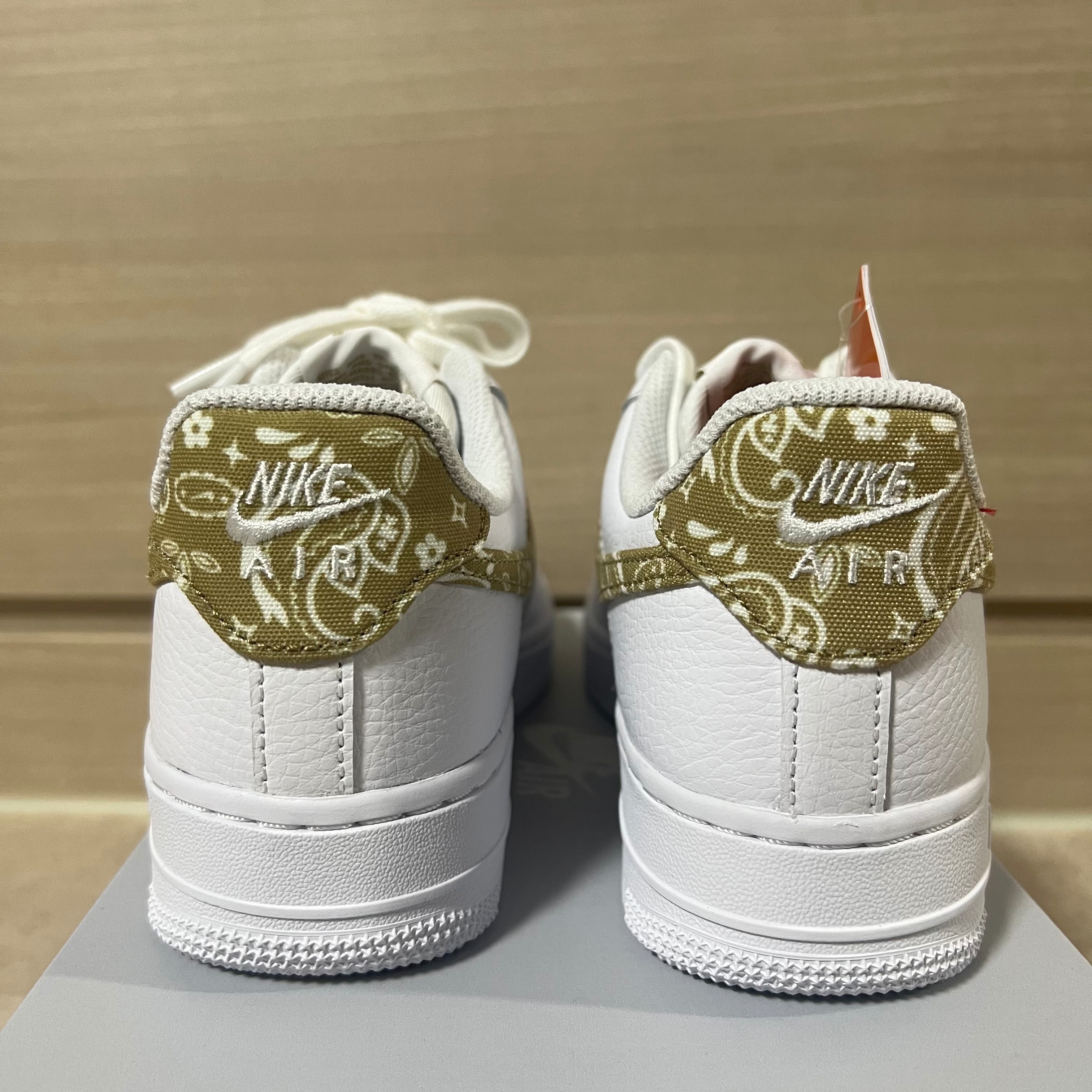 (W) Nike Air Force 1 '07 Essential White Barely 착용 스타일 - 2