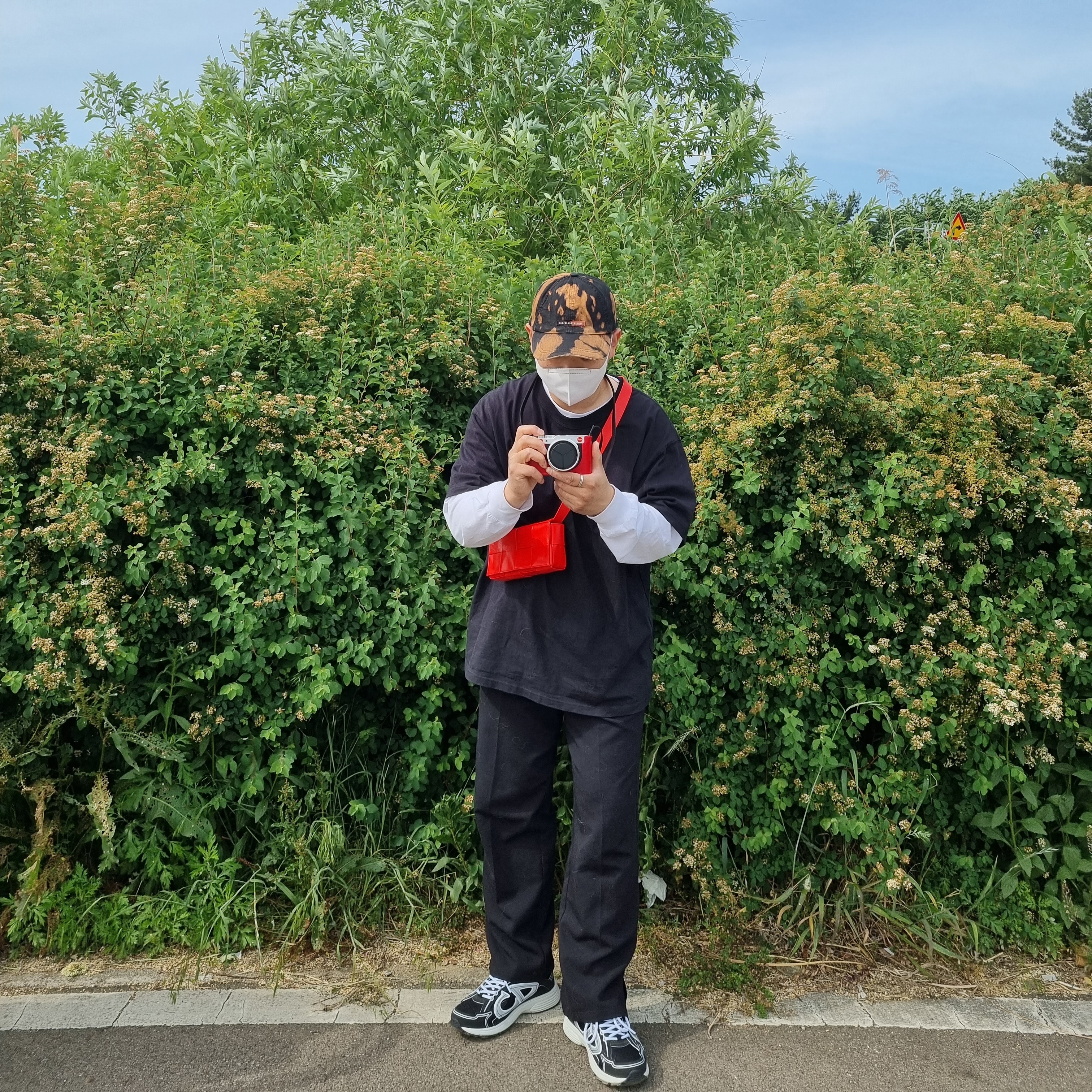 Dior B30 Sneakers Mesh Technical Fabric Black, Bottega Veneta Mini Leather Belt Cassette Parakeet 착용 스타일