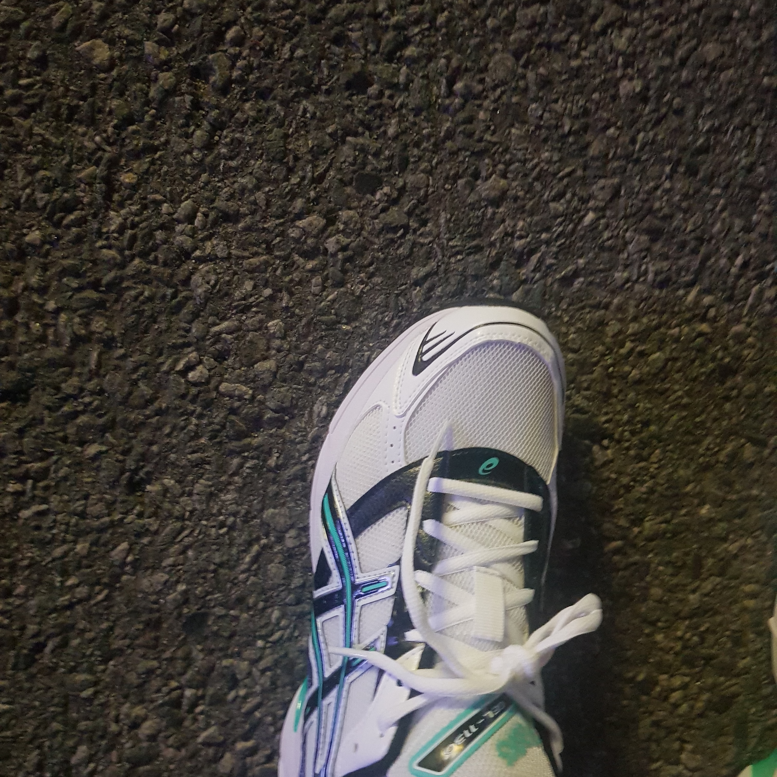 Asics Gel-1130 White Black 착용 스타일 - 1