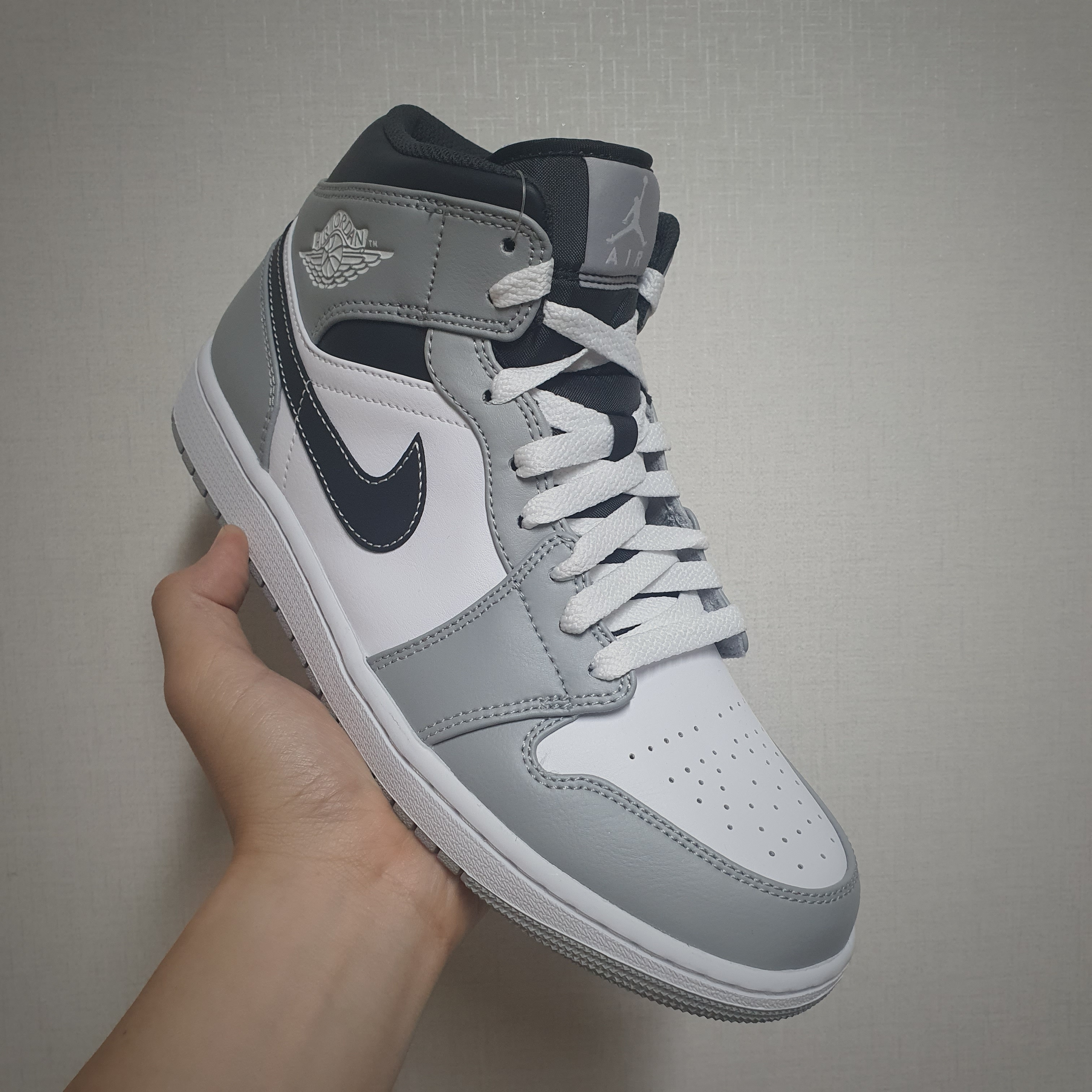 Jordan 1 Mid Light Smoke Grey Anthracite 착용 스타일