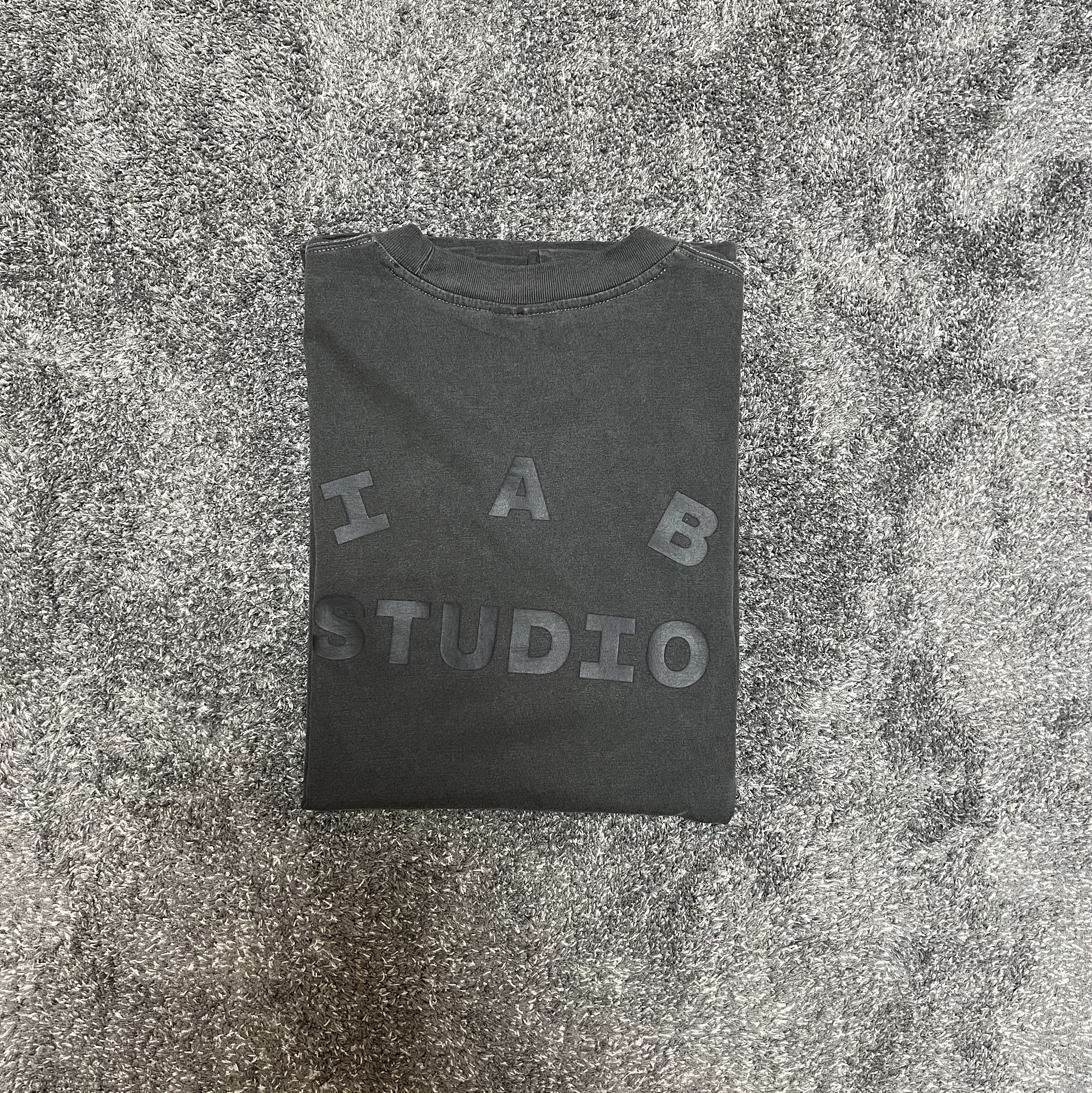 IAB Studio Pigment T-Shirt Black 착용 스타일