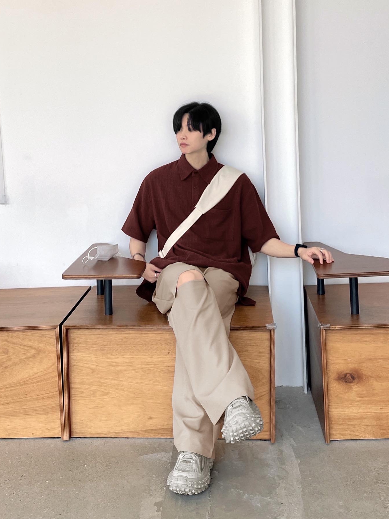 Balenciaga Defender Sneakers Beige 착용 스타일 - 2