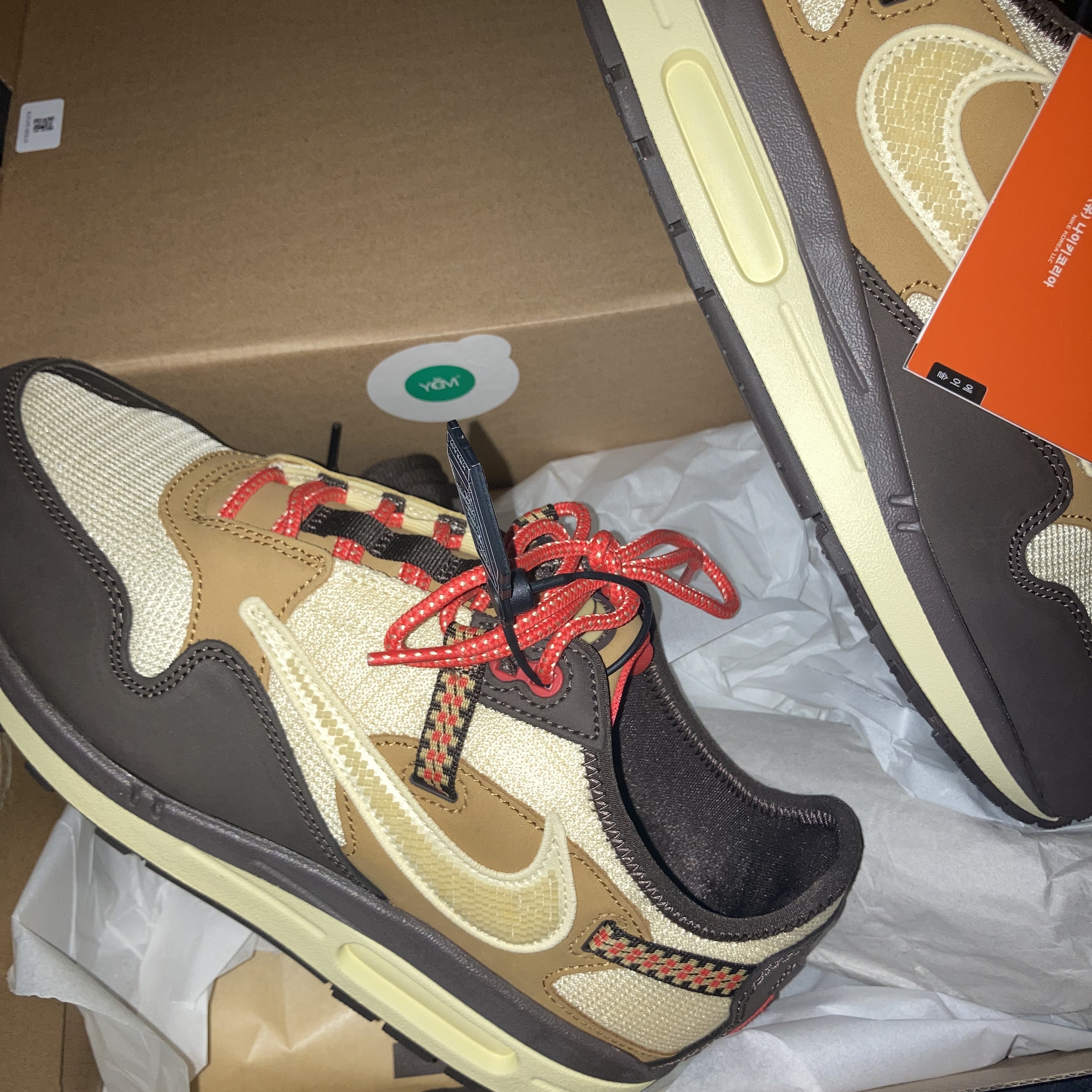 Nike x Travis Scott Air Max 1 Cact.us Brown 착용 스타일 - 2