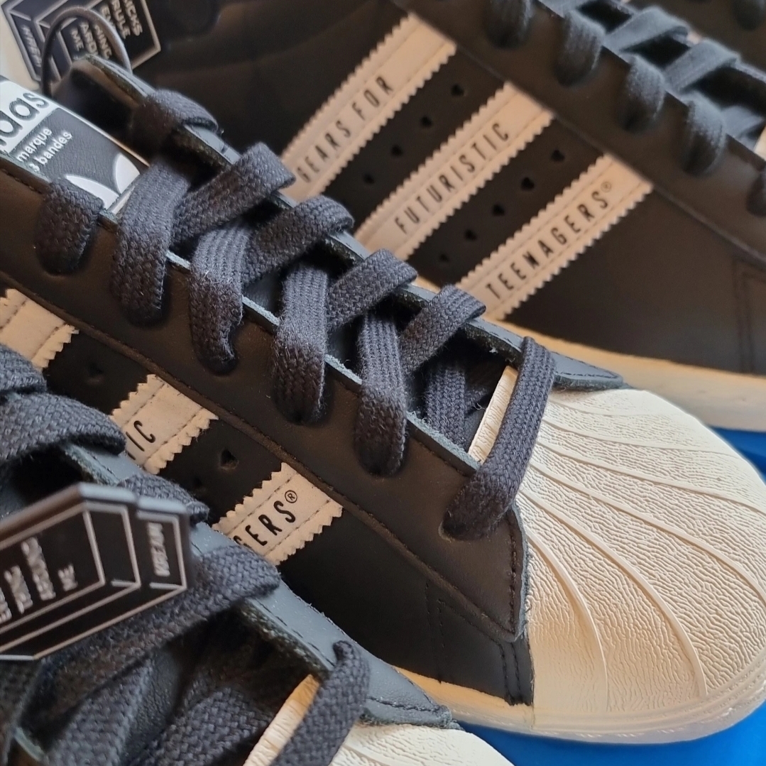 Adidas x Human Made Superstar Black White 착용 스타일