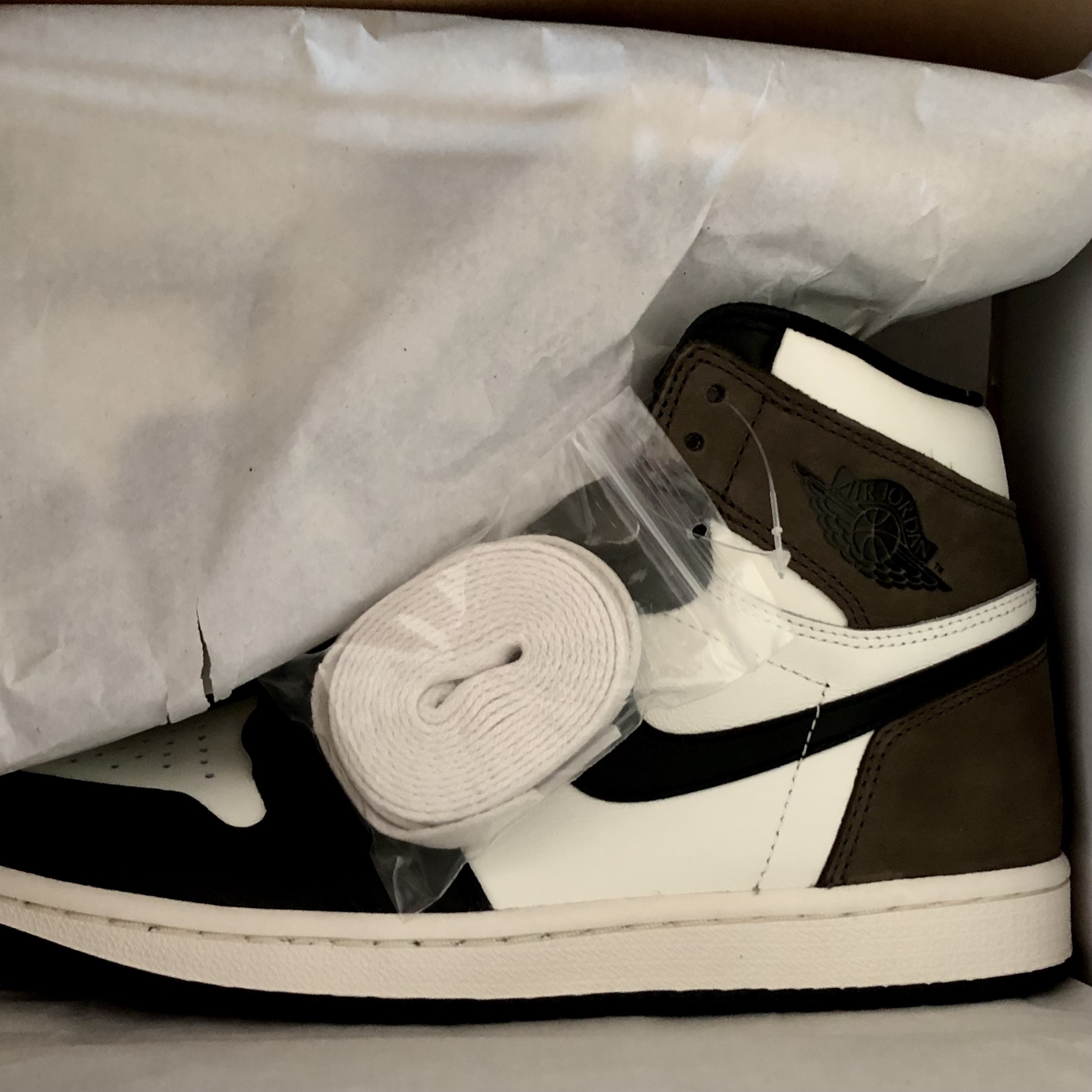Jordan 1 Retro High OG Black Mocha 착용 스타일