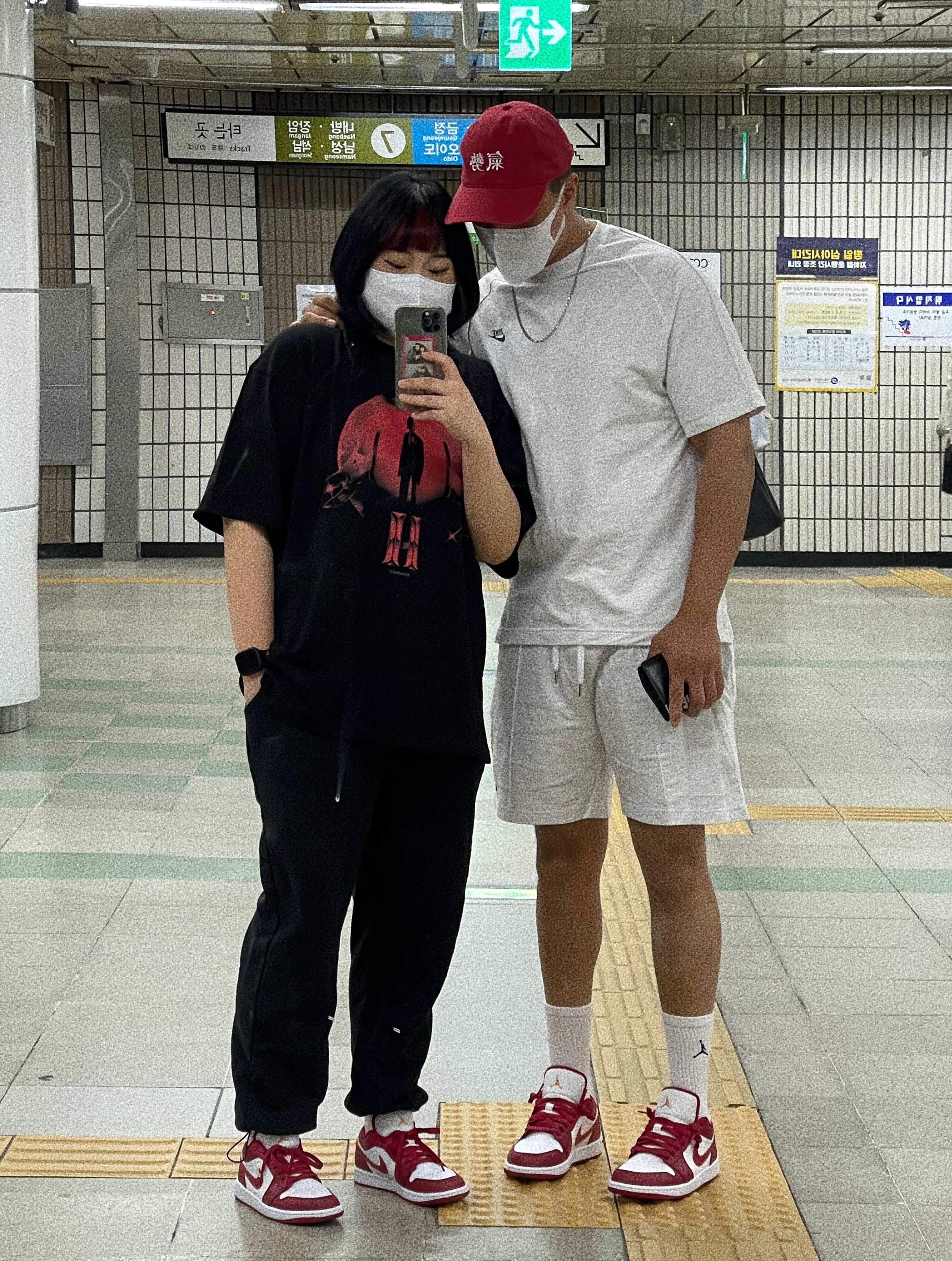 Jordan 1 Low Cardinal Red 착용 스타일 - 2