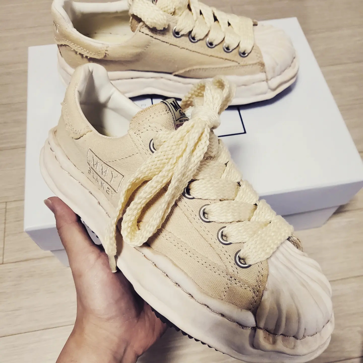Maison Mihara Yasuhiro Blakey OG STC Sole OD Canvas Low-top Sneakers White 착용 스타일 - 2