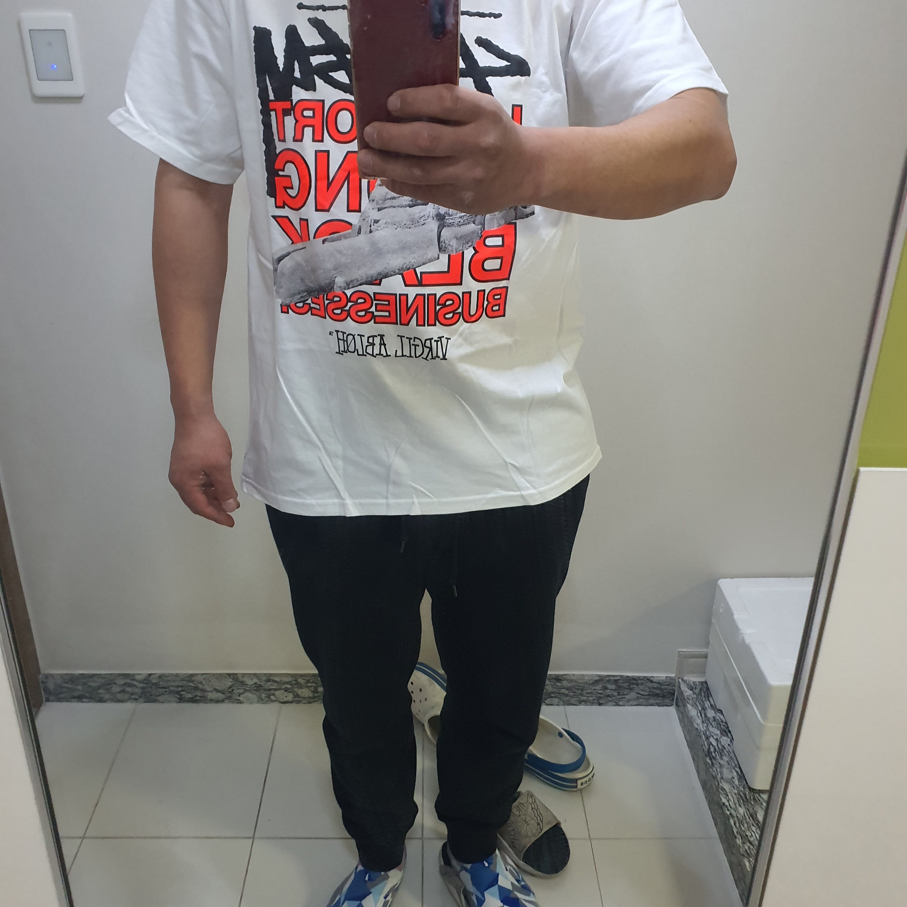 Stussy x Off-White 40 WT T-Shirt 착용 스타일