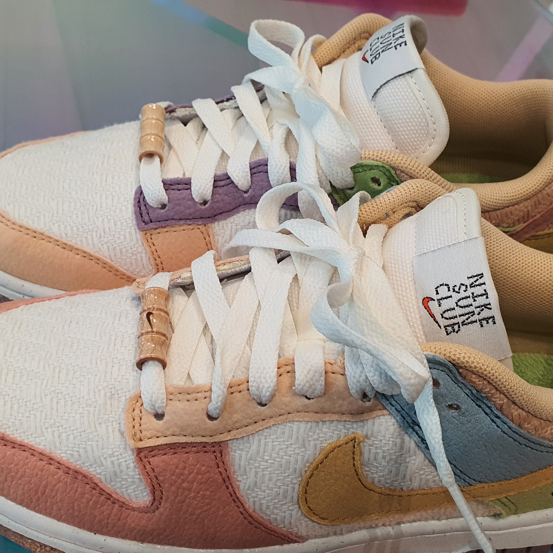 (W) Nike Dunk Low SE Sun Club Sanded Gold 착용 스타일 - 2