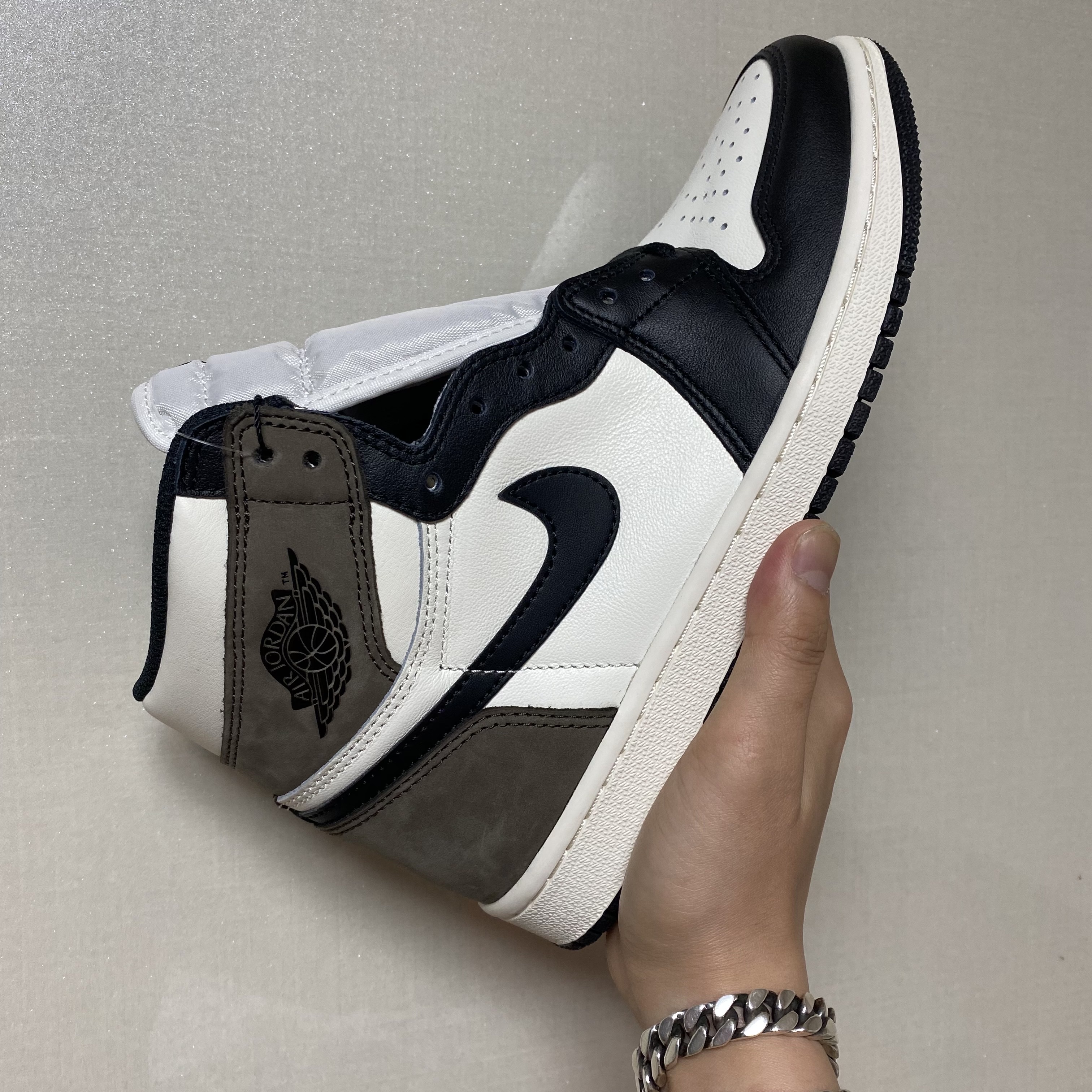 Jordan 1 Retro High OG Black Mocha, (GS) Jordan 1 Retro High OG Black Mocha 착용 스타일