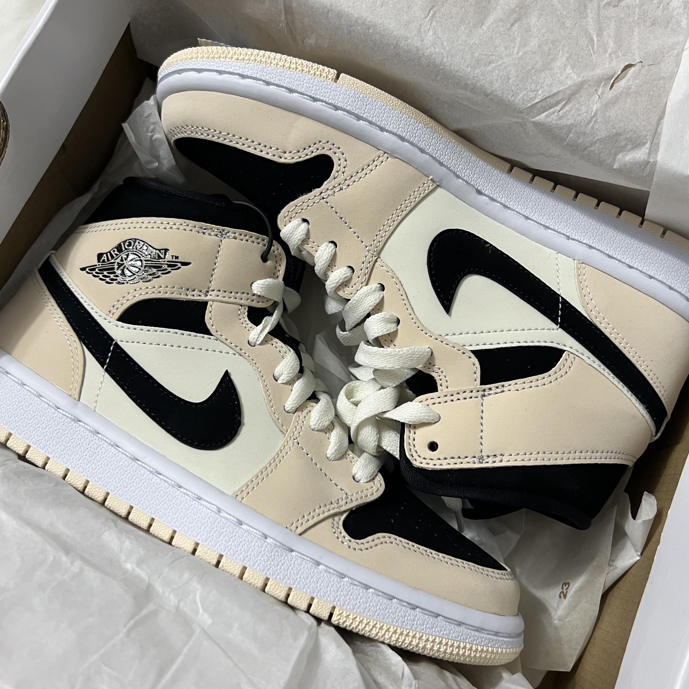 (W) Jordan 1 Mid Barely Orange 착용 스타일 - 2