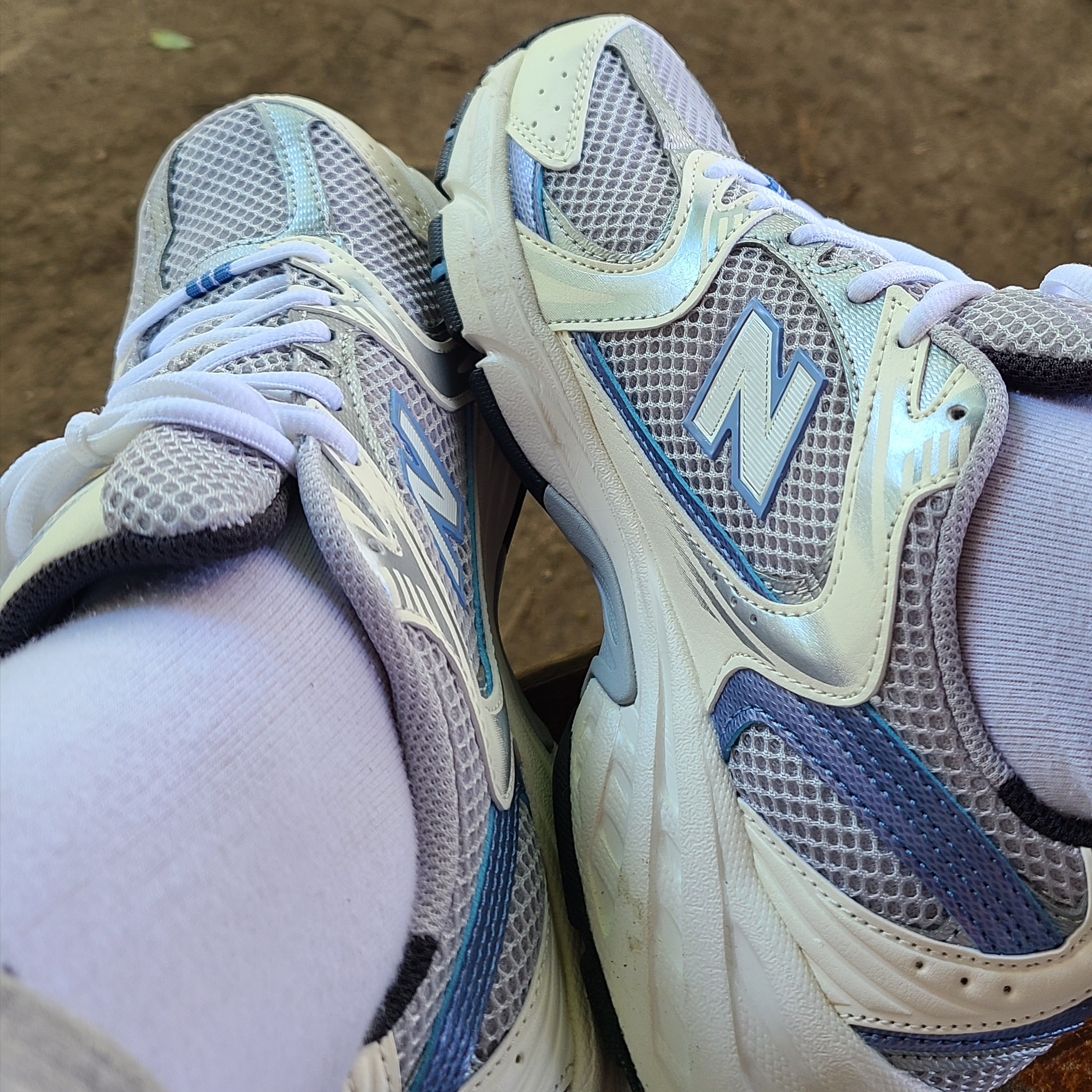 New Balance 530 Steel Blue 착용 스타일 - 2