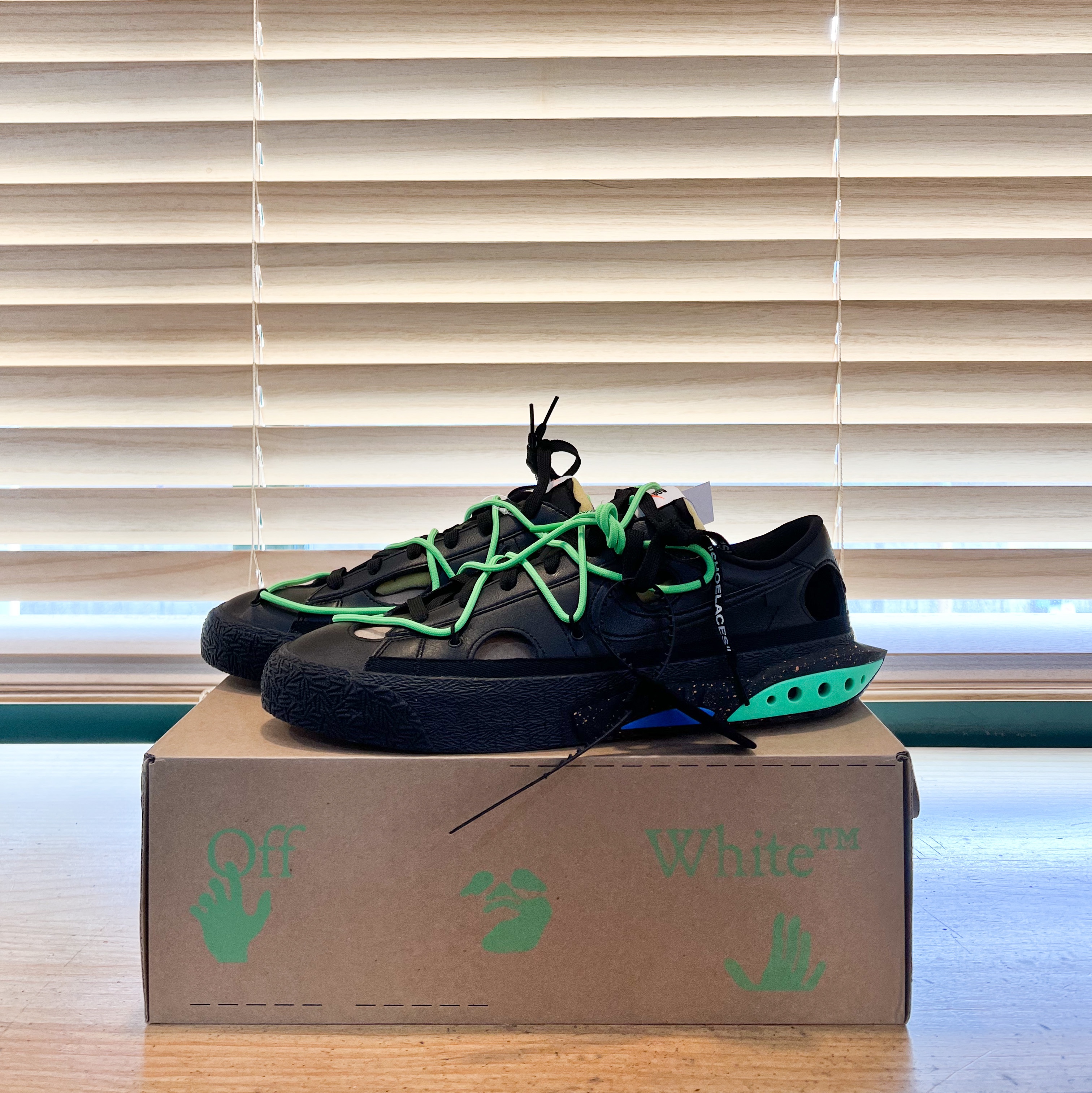 Nike x Off-White Blazer Low '77 Black and Electro Green 착용 스타일 - 1