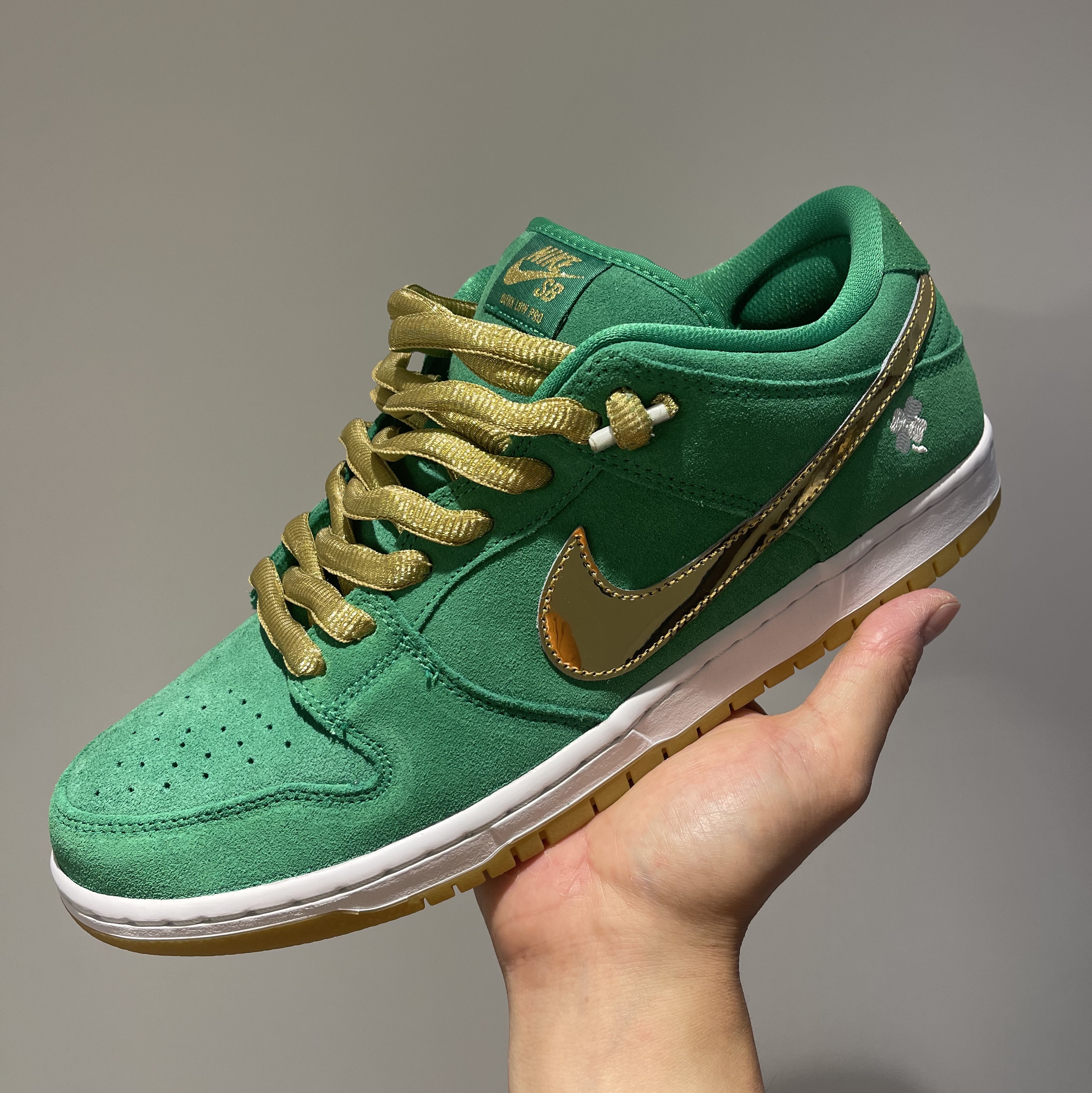 Nike SB Dunk Low Pro Shamrock, Nike x Sean Cliver SB Dunk Low Holiday Special 착용 스타일