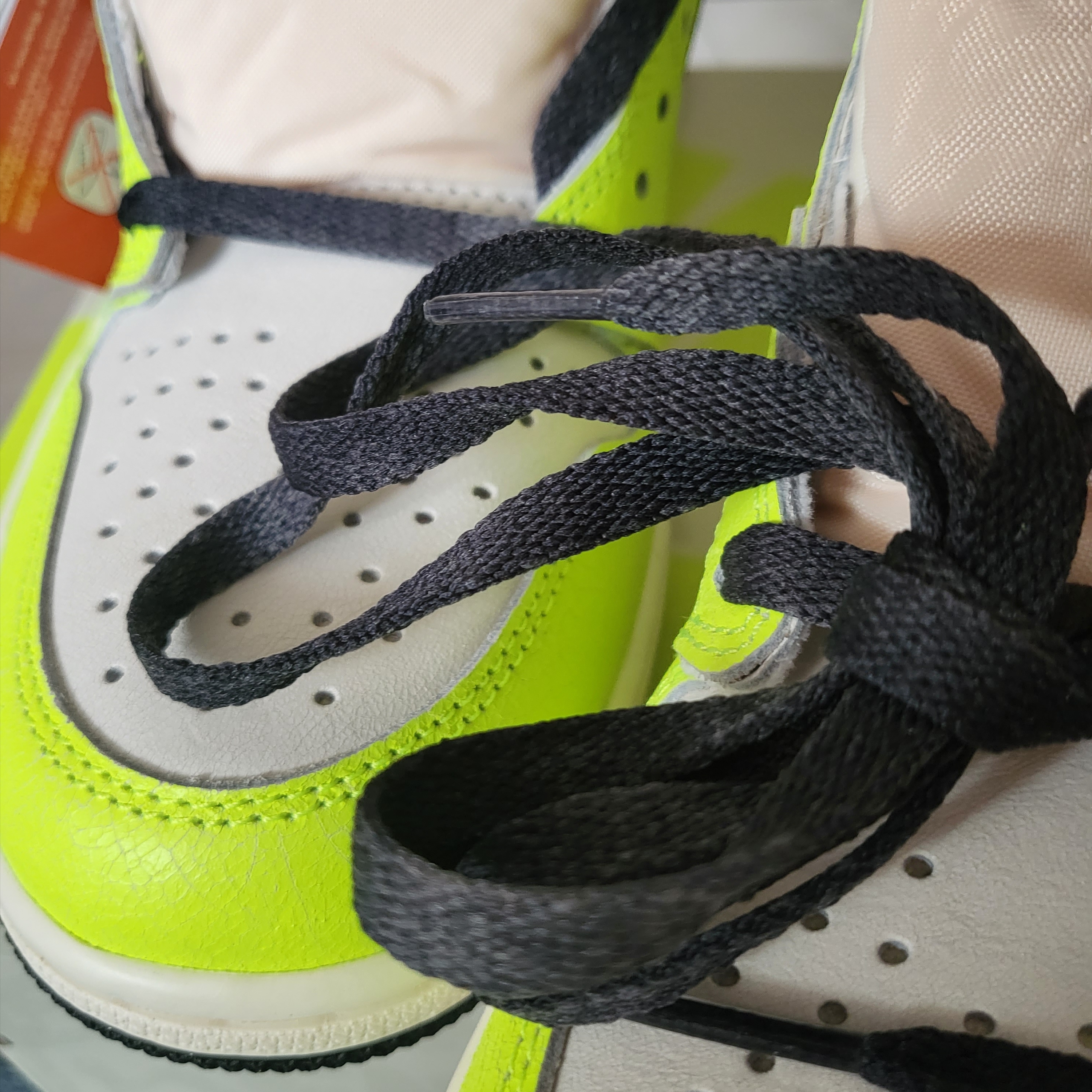 Jordan 1 Retro High OG Volt 착용 스타일 - 2