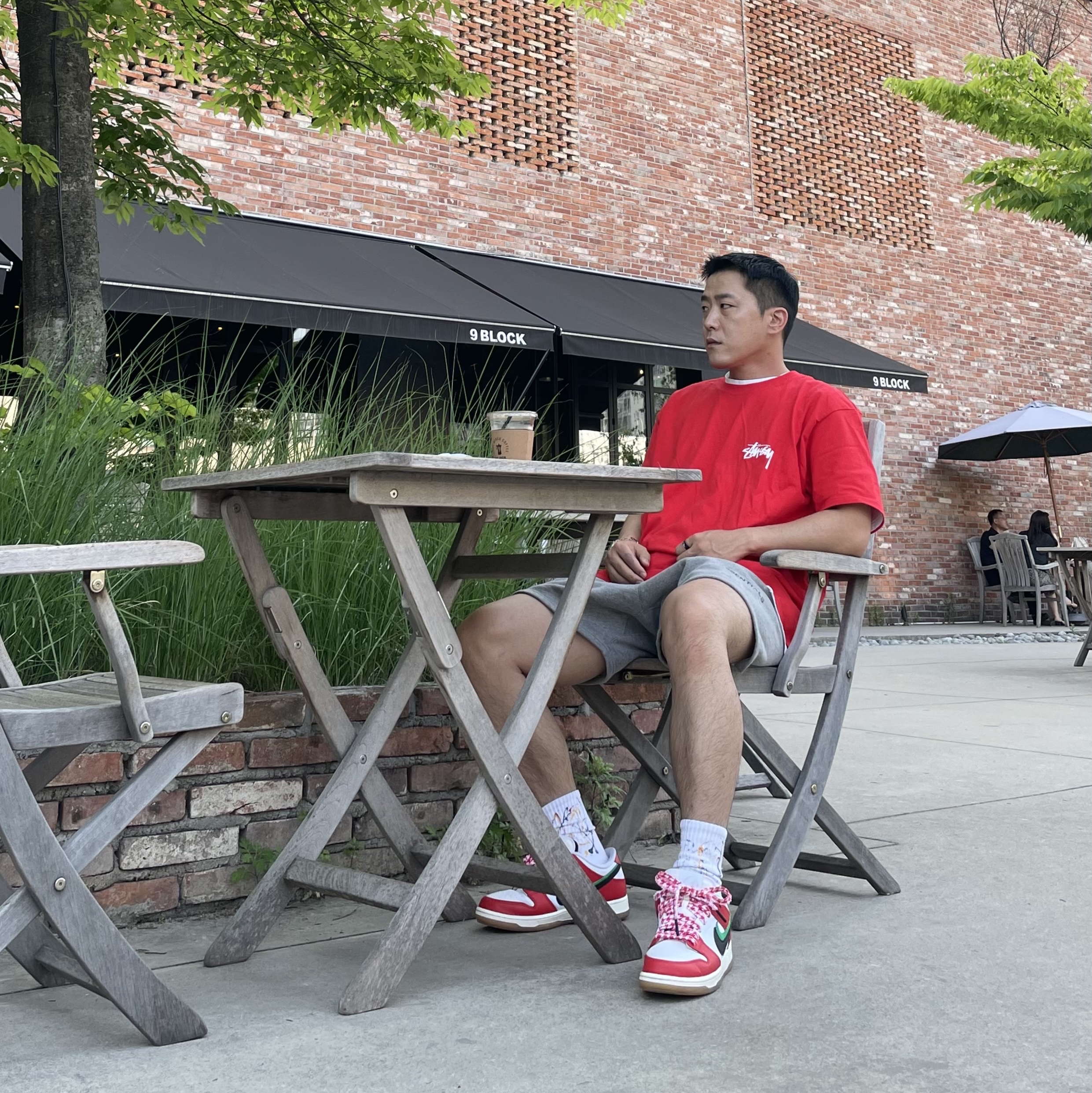 Stussy Fuzzy Dice T-Shirt Red, Nike x Frame Skate SB Dunk Low Pro Habibi 착용 스타일