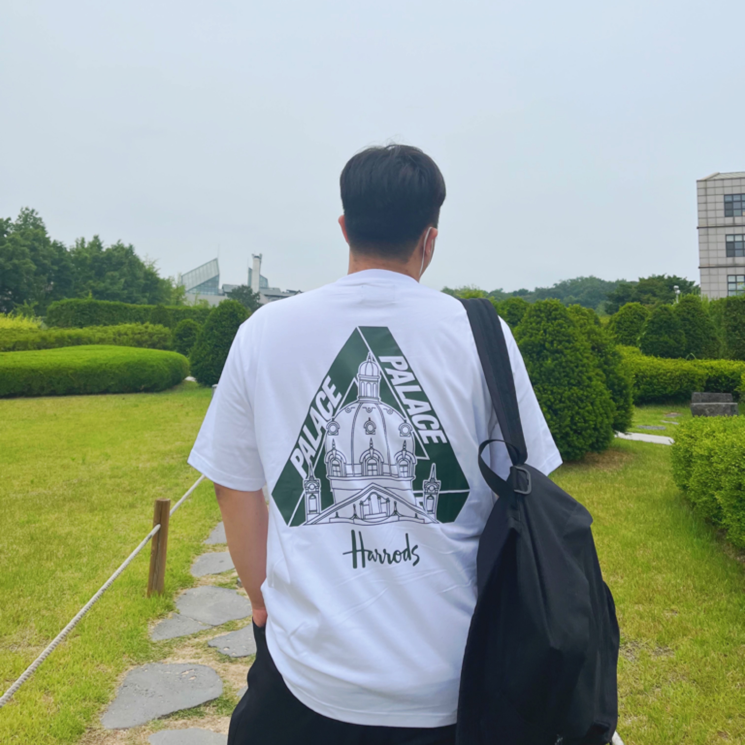 Palace x Harrods Tri-Sphinx T-Shirt White - 21FW 착용 스타일