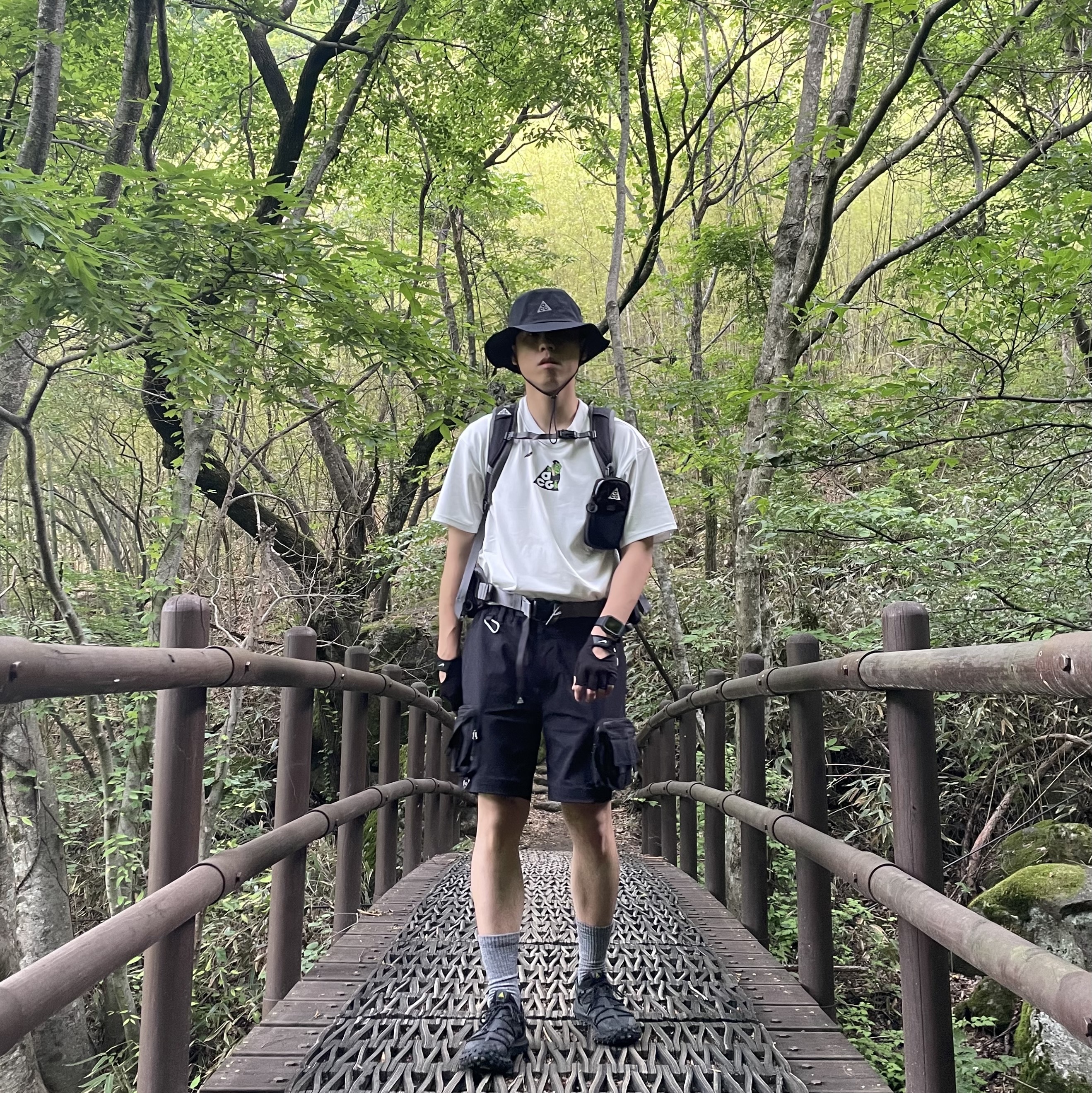 Nike ACG Mountain Fly Low Gore-Tex SE Dark Smoke Grey, Nike ACG Cargo Shorts Black - US/EU 착용 스타일