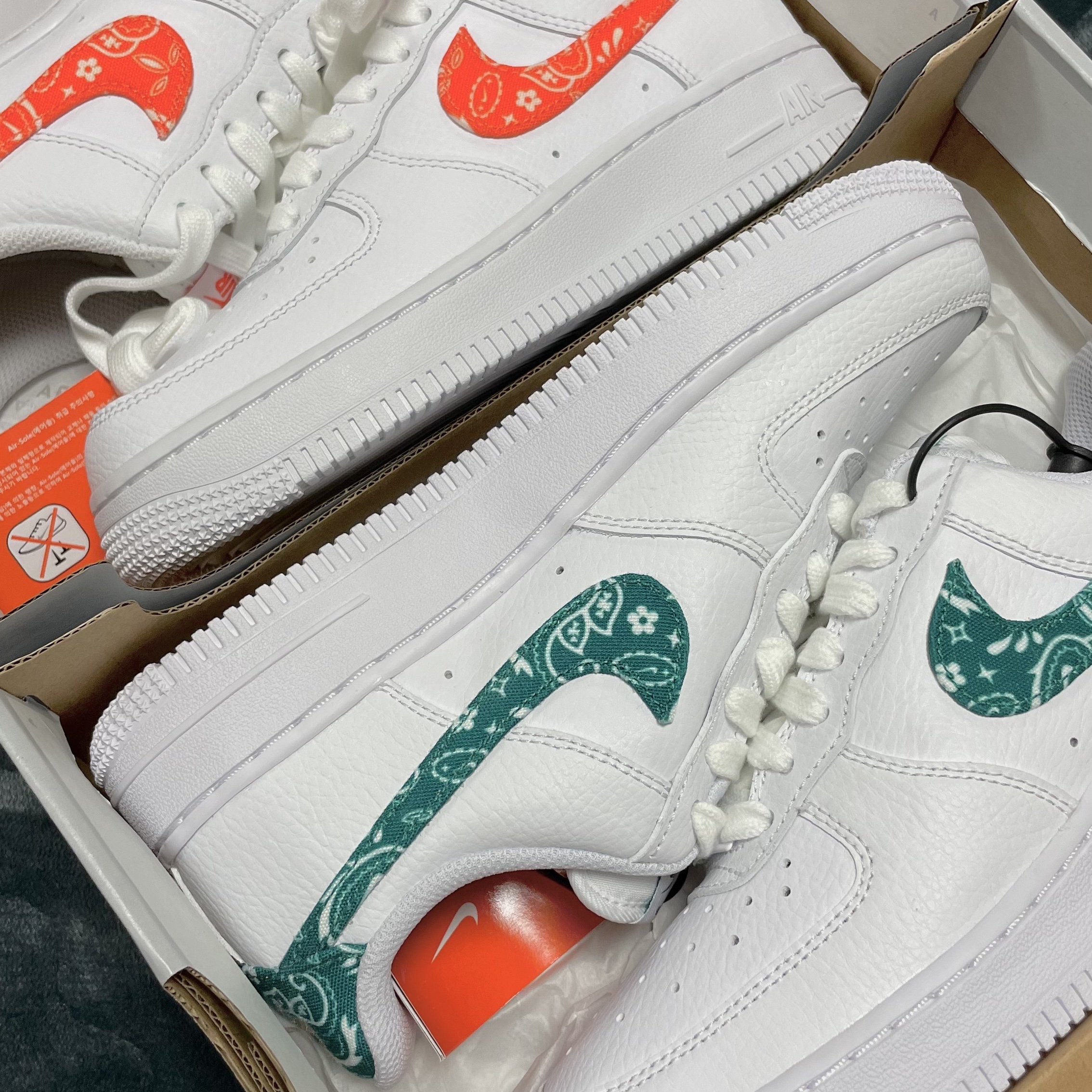 (W) Nike Air Force 1 '07 Essential Paisley Swoosh White Malachite, (W) Nike Air Force 1 '07 Low Orange Paisley 착용 스타일