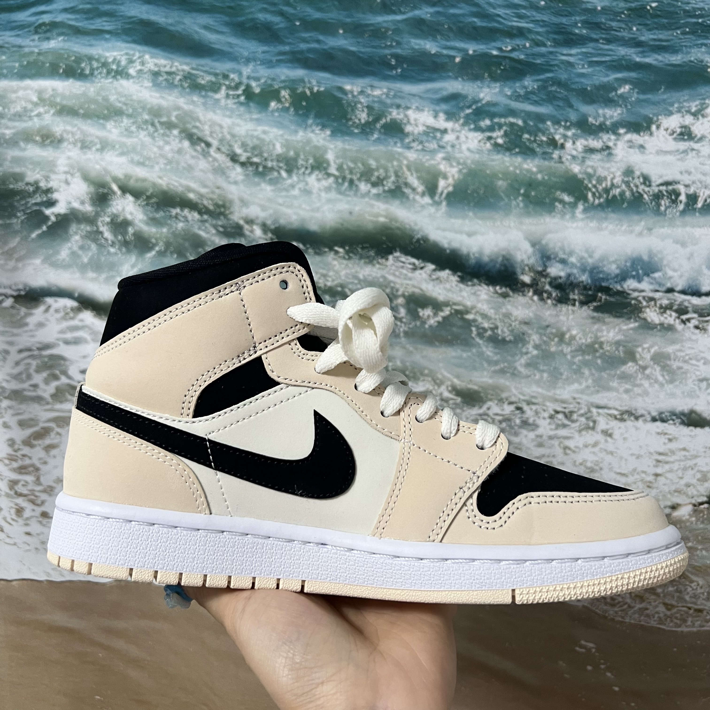 (W) Jordan 1 Mid Barely Orange 착용 스타일 - 5