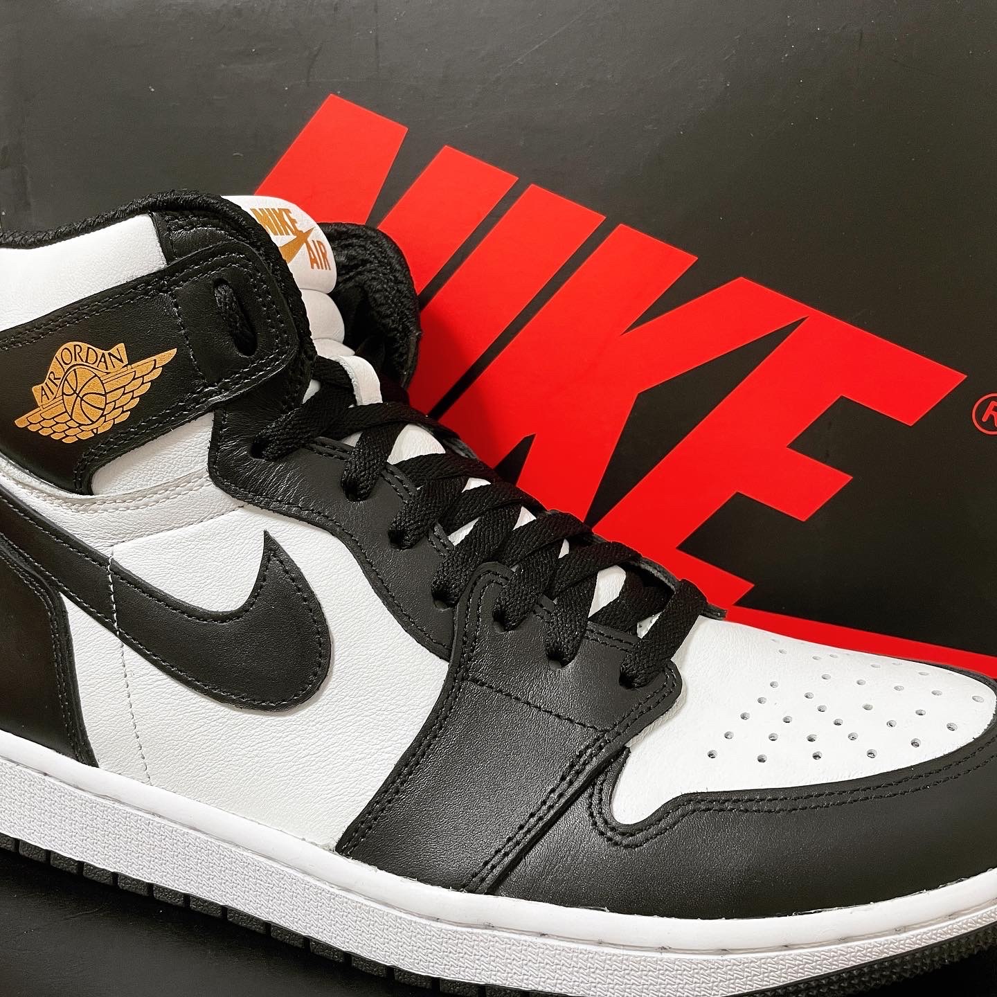 Jordan 1 Mid Black Hyper Royal, Jordan 1 Retro High OG Black White 2014 착용 스타일 - 3