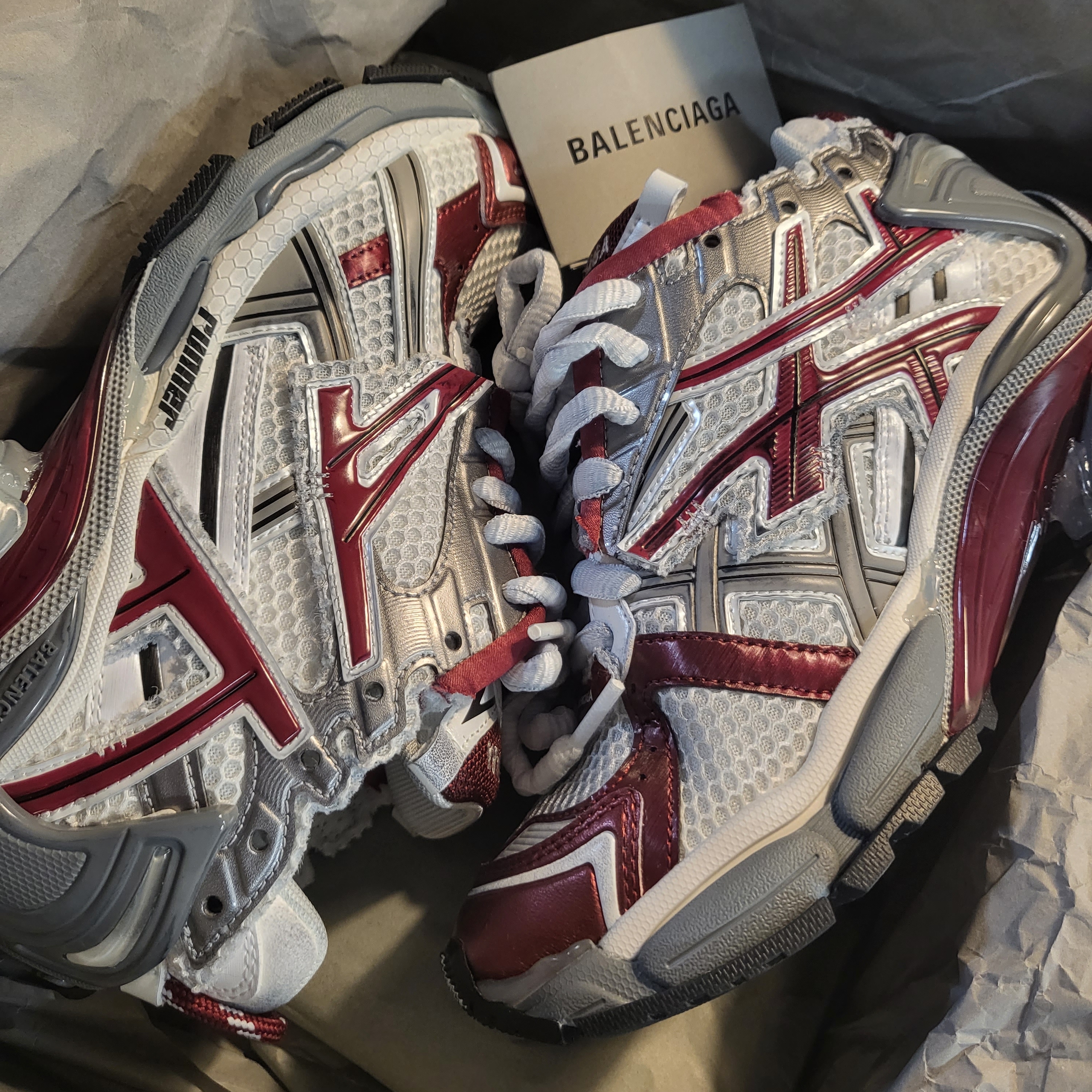 Balenciaga Runner Sneakers Grey Burgundy, Supreme Bandana Camp Cap Red - 21SS 착용 스타일 - 1