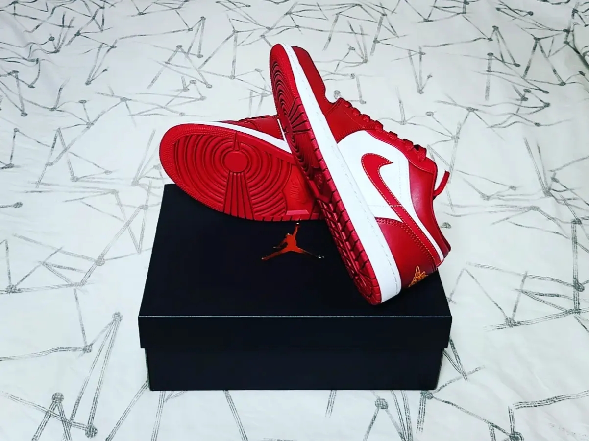 Jordan 1 Low Cardinal Red 착용 스타일 - 4