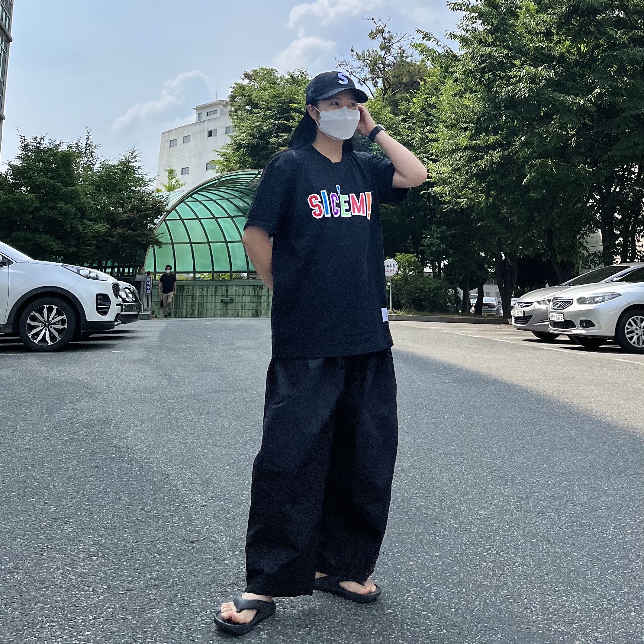 Supreme Ventile S Logo 6-Panel Black - 21FW, Supreme x WTAPS Sic'em! T-shirt Black - 21FW 착용 스타일