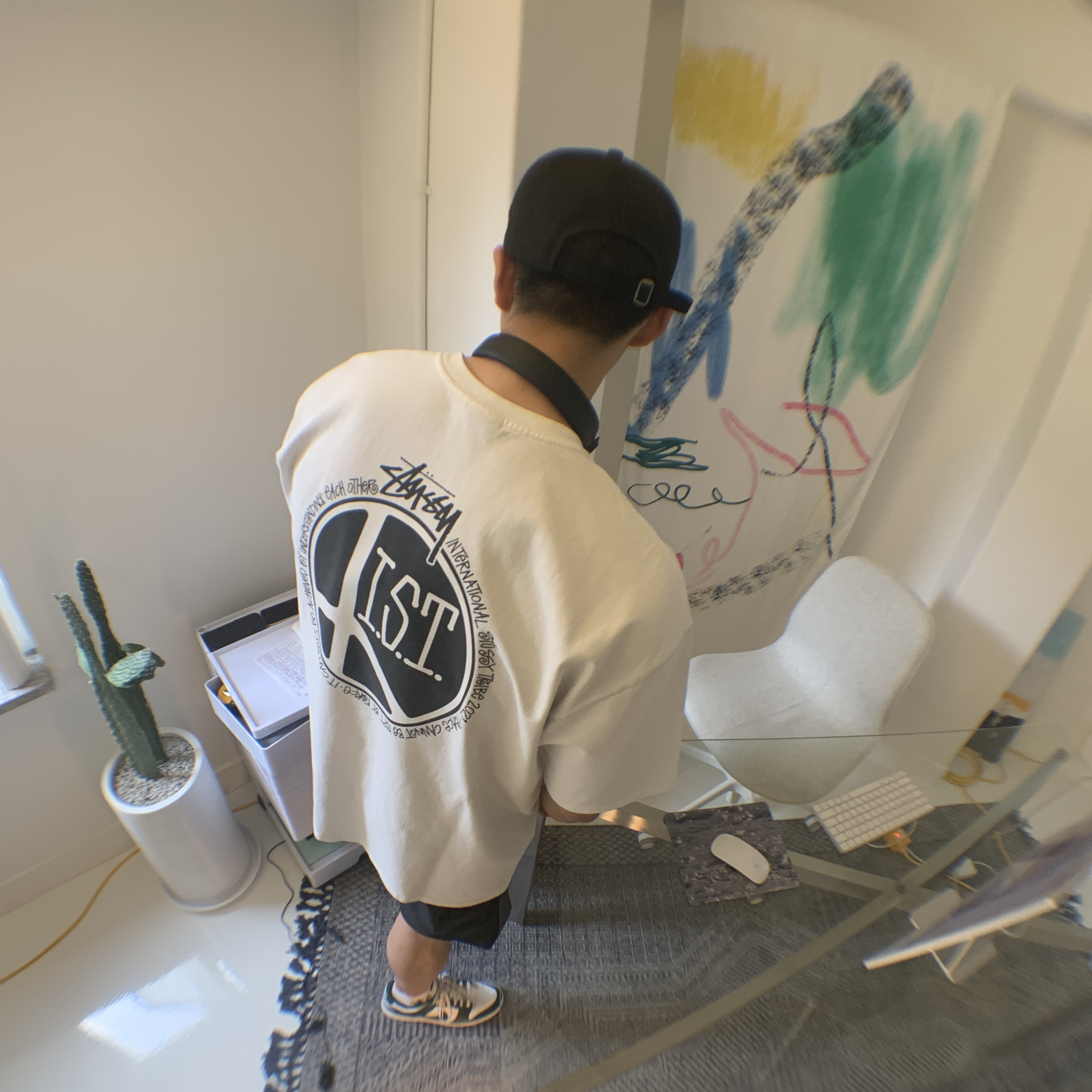 Stussy Peace Dot Pigment Dyed T-Shirt Natural, Nike Dunk Low Retro Varsity Green 착용 스타일 - 1