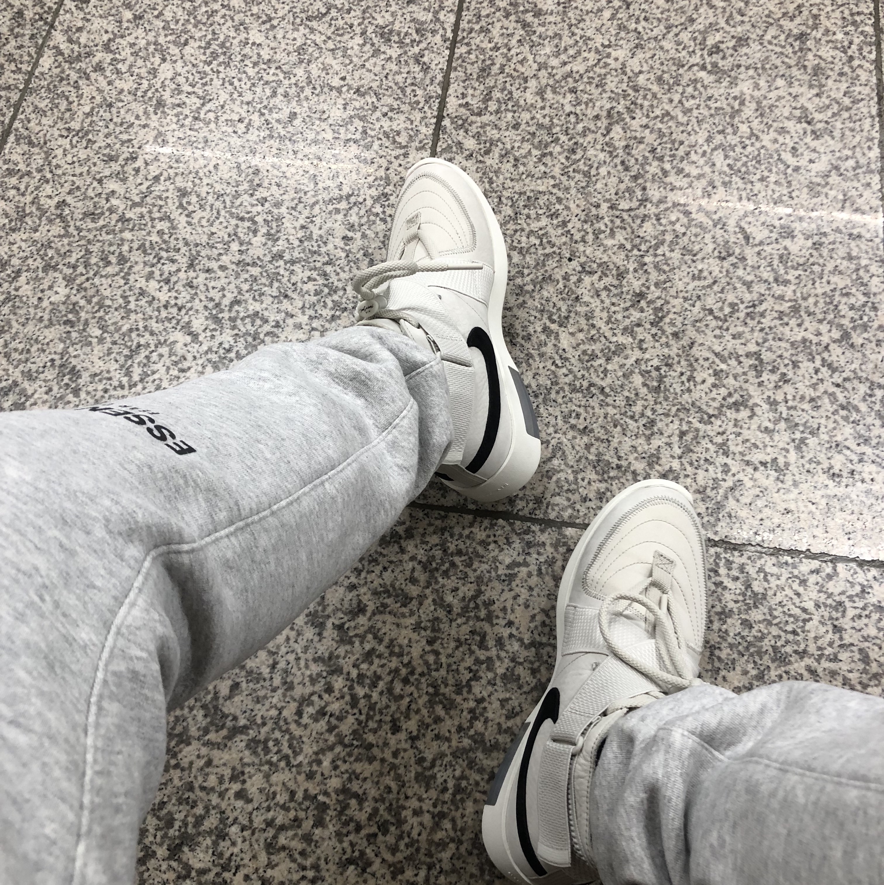 Nike x Fear of God Air Fear of God Raid Light Bone, Essentials Sweatpants Heather Grey - 20FW 착용 스타일