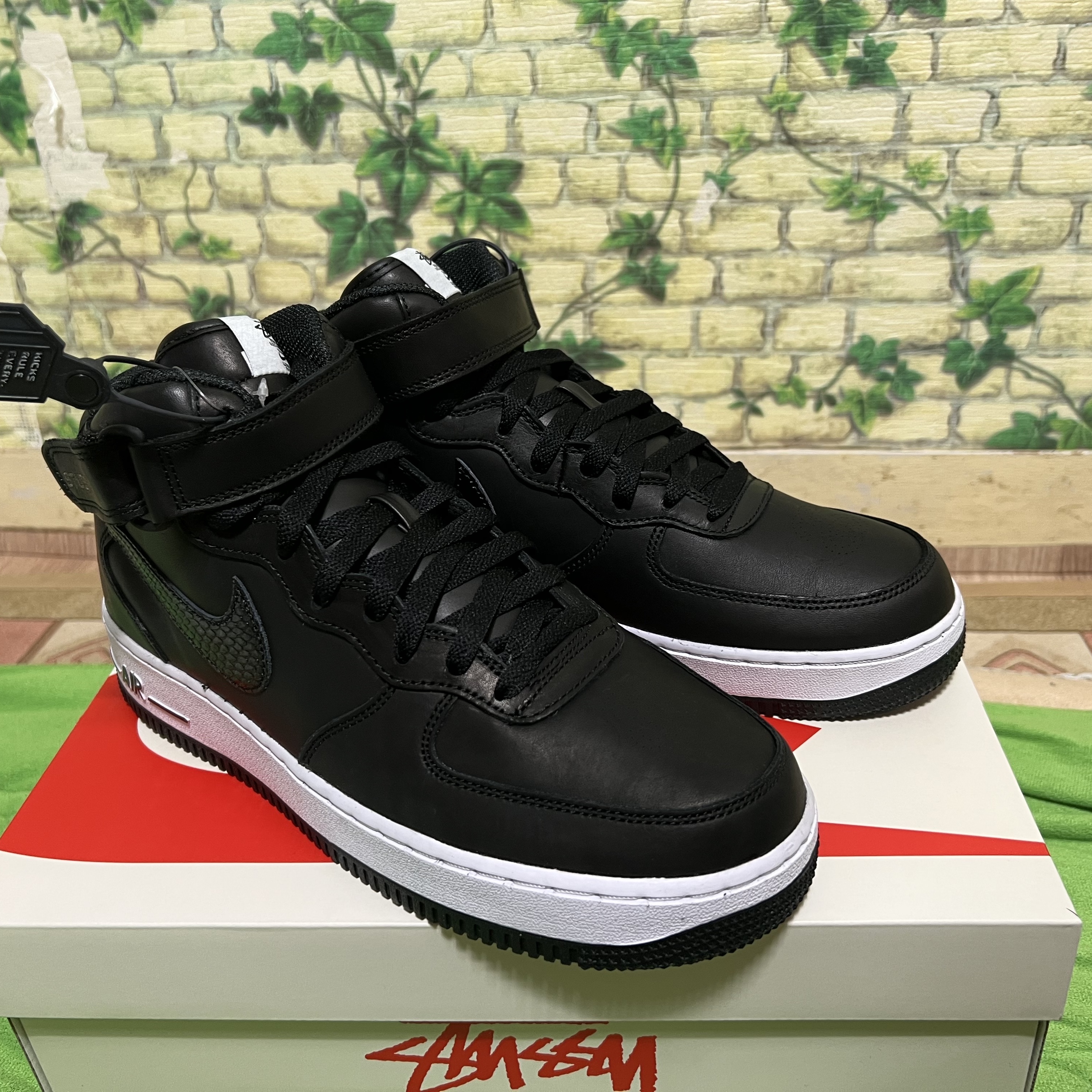 Nike x Stussy Air Force 1 '07 Mid SP Black 착용 스타일 - 3