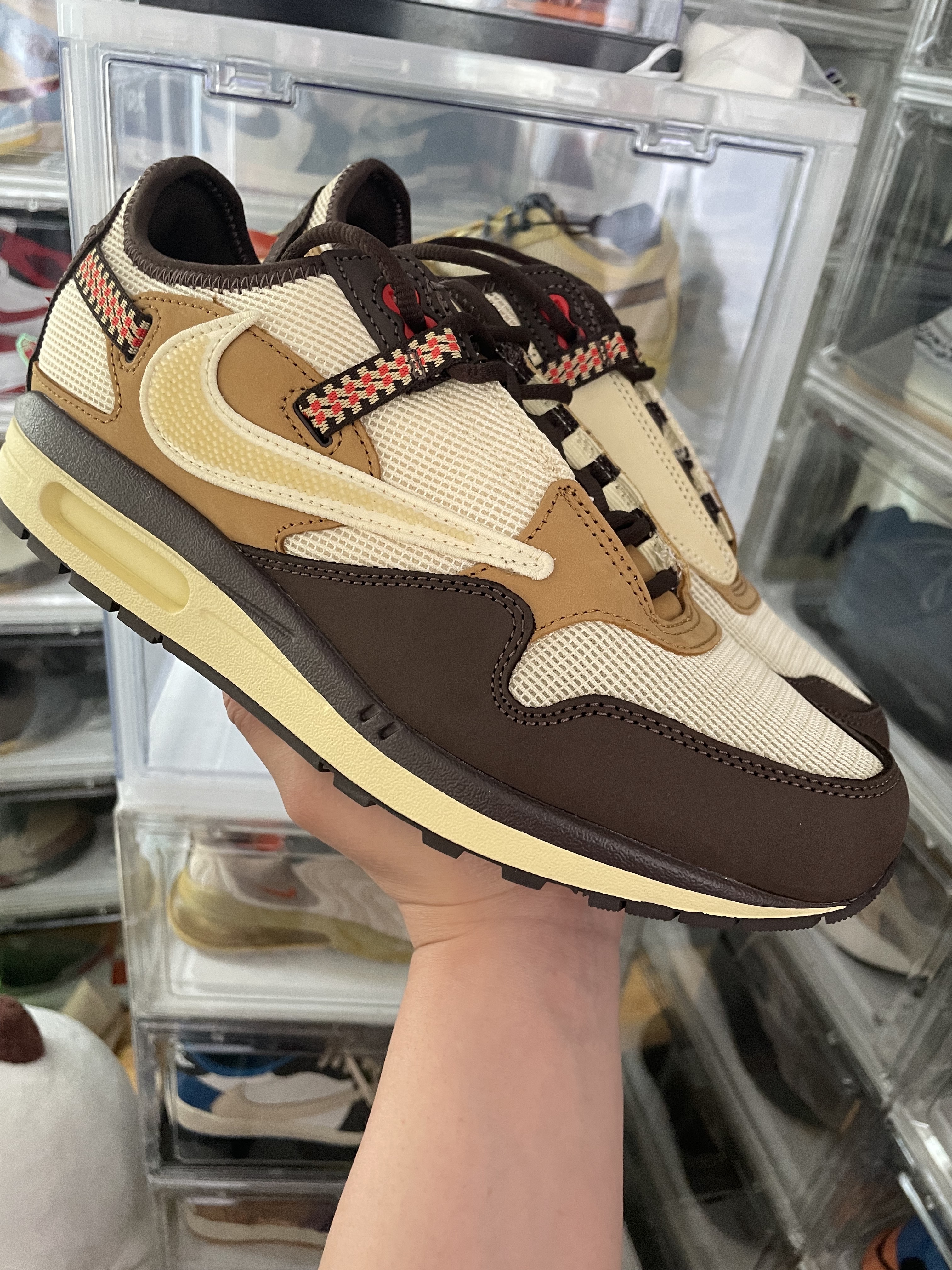 Nike x Travis Scott Air Max 1 Cact.us Brown 착용 스타일 - 2