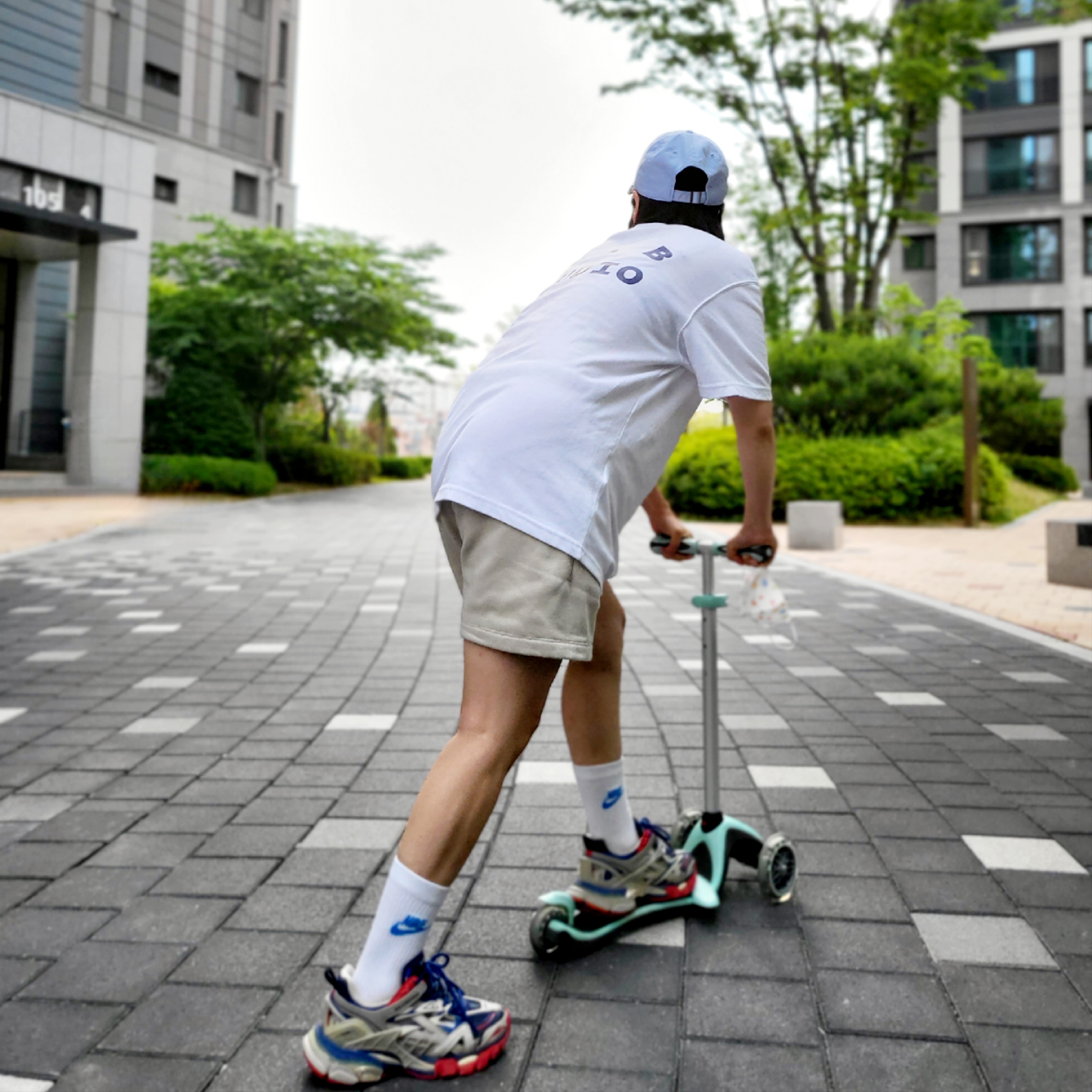 (W) Balenciaga Track.2 Sneakers Blue Red 2019, Nike Heritage 86 Futura Washed Cap Light Dew 착용 스타일