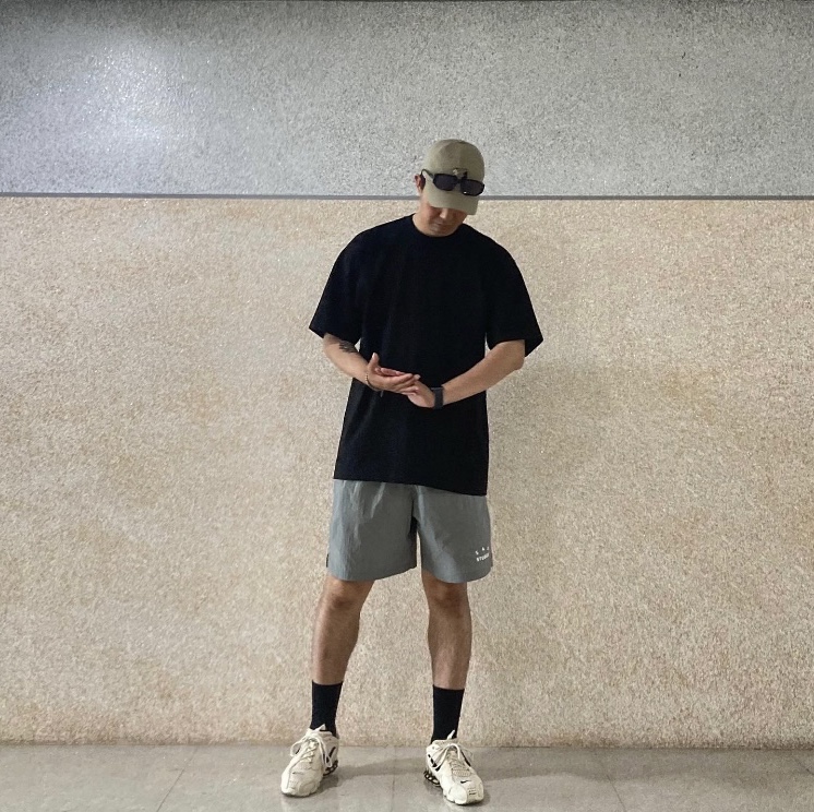IAB Studio Woven Shorts Gray, Nike x Stussy Air Zoom Spiridon Cage 2 Fossil 착용 스타일