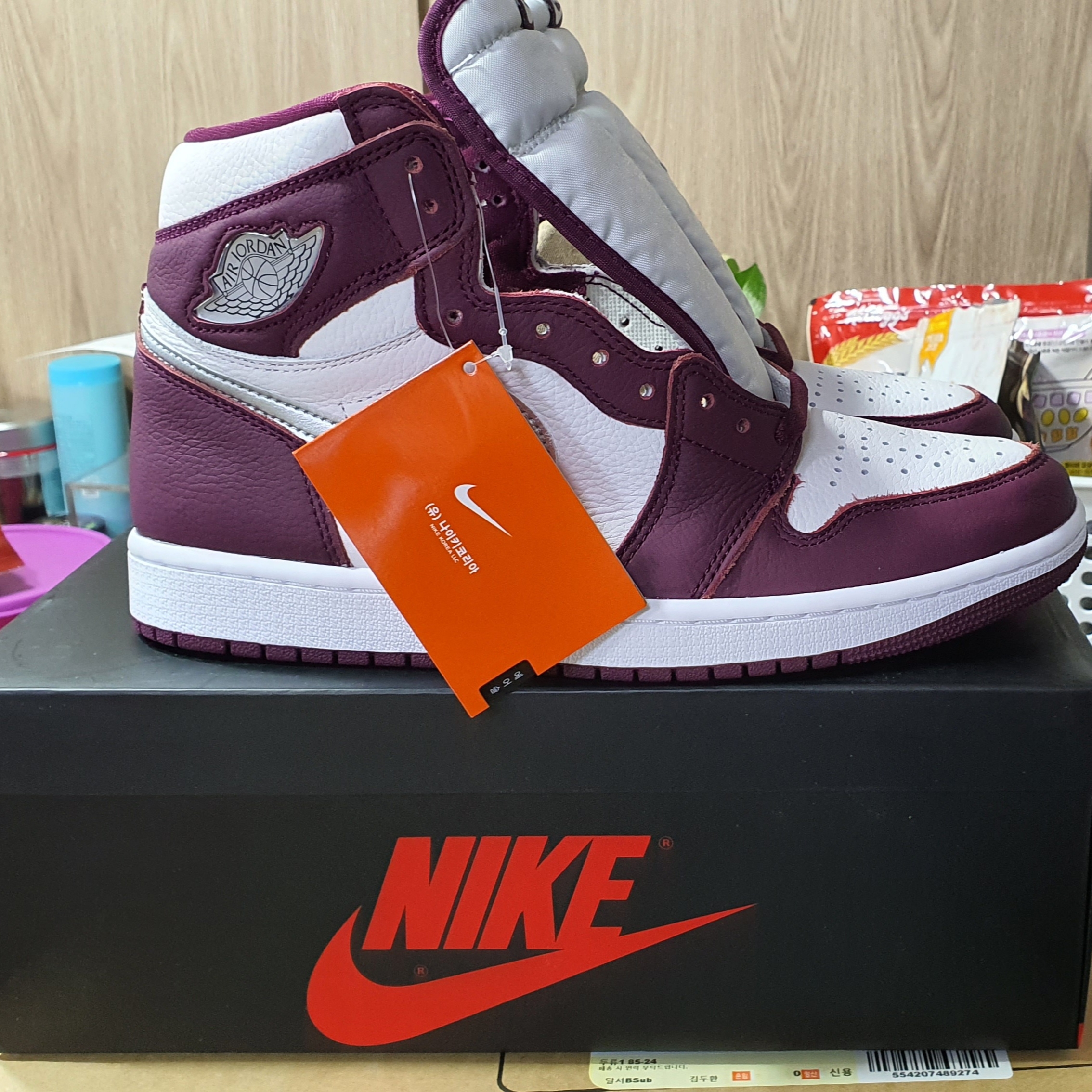 Jordan 1 Retro High OG Bordeaux 착용 스타일 - 3