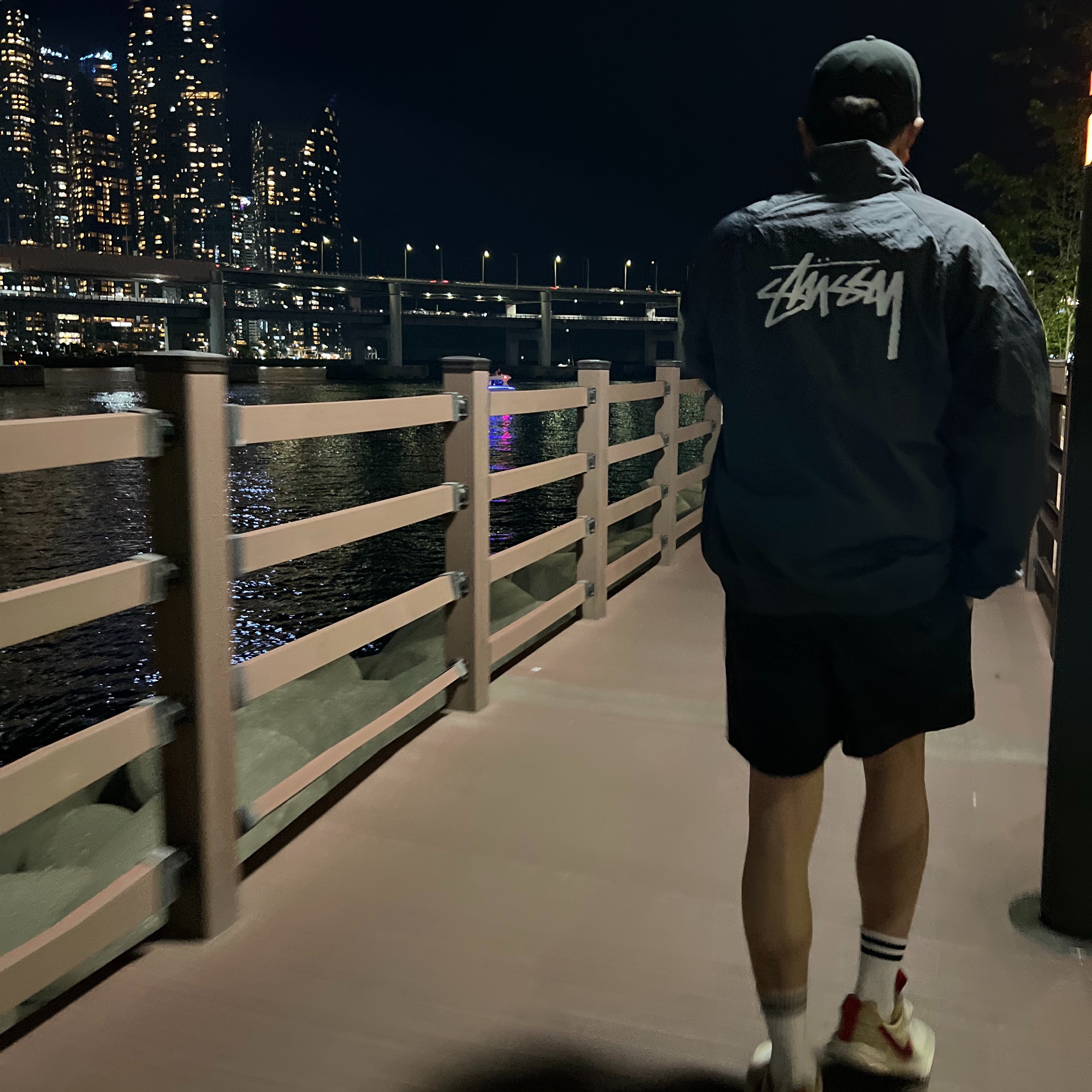 Nike x Stussy Windrunner Jacket Off Noir, Nike x Tom Sachs Mars Yard Shoe 2.0 Space Camp 착용 스타일