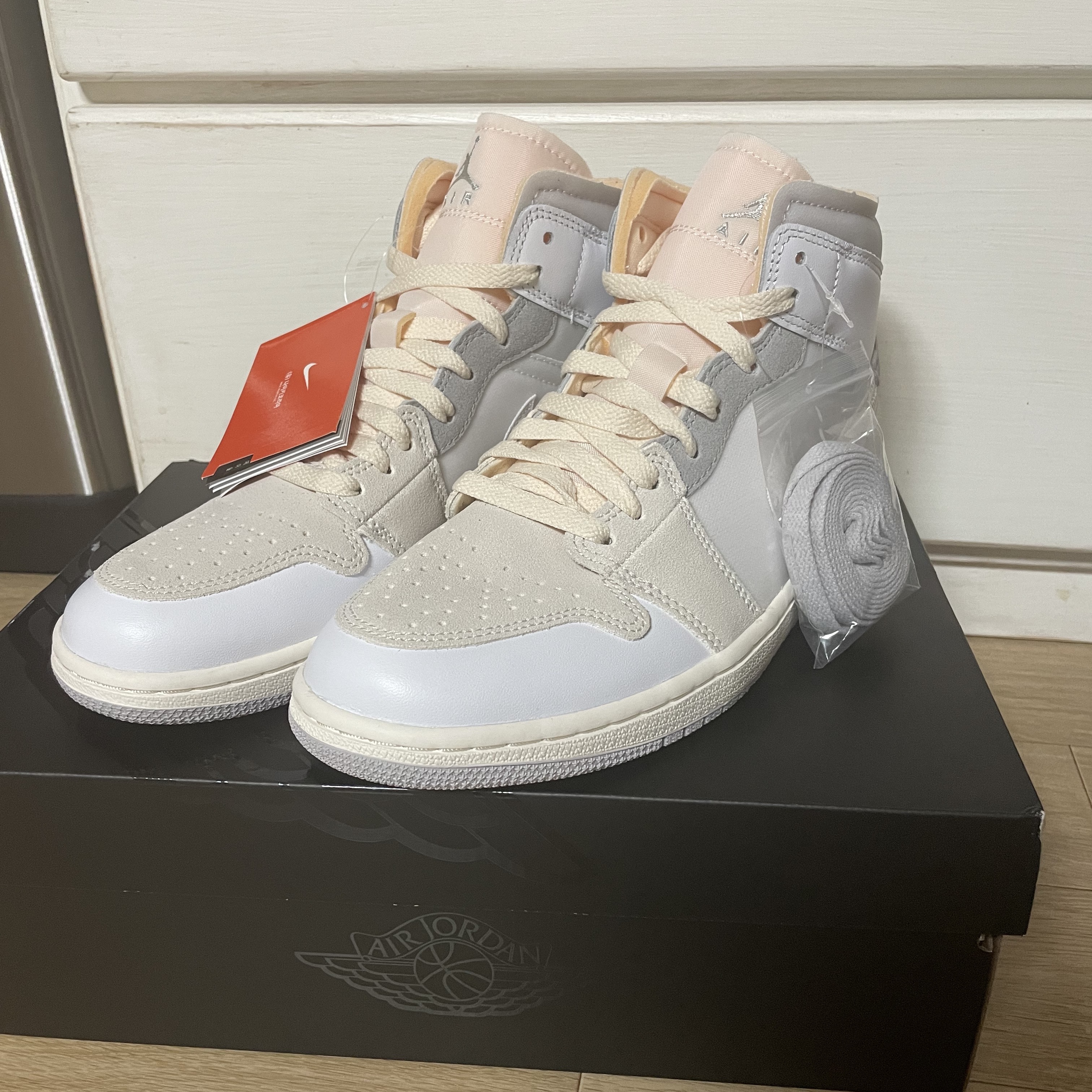 Jordan 1 Mid SE Craft White and Phantom 착용 스타일