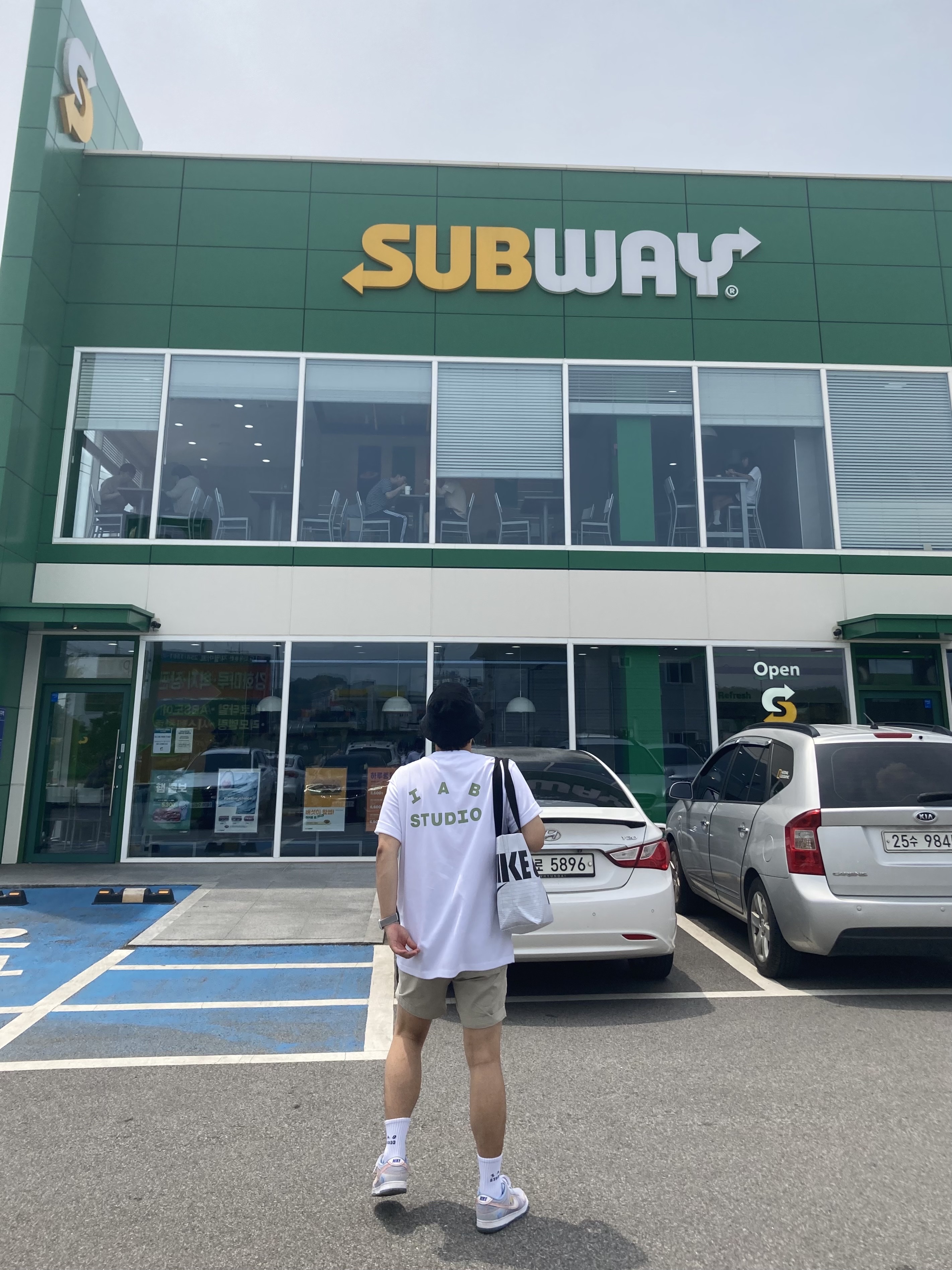 IAB Studio T-Shirt White Light Green, Nike x Union Dunk Low Passport Pack Argon 착용 스타일 - 2