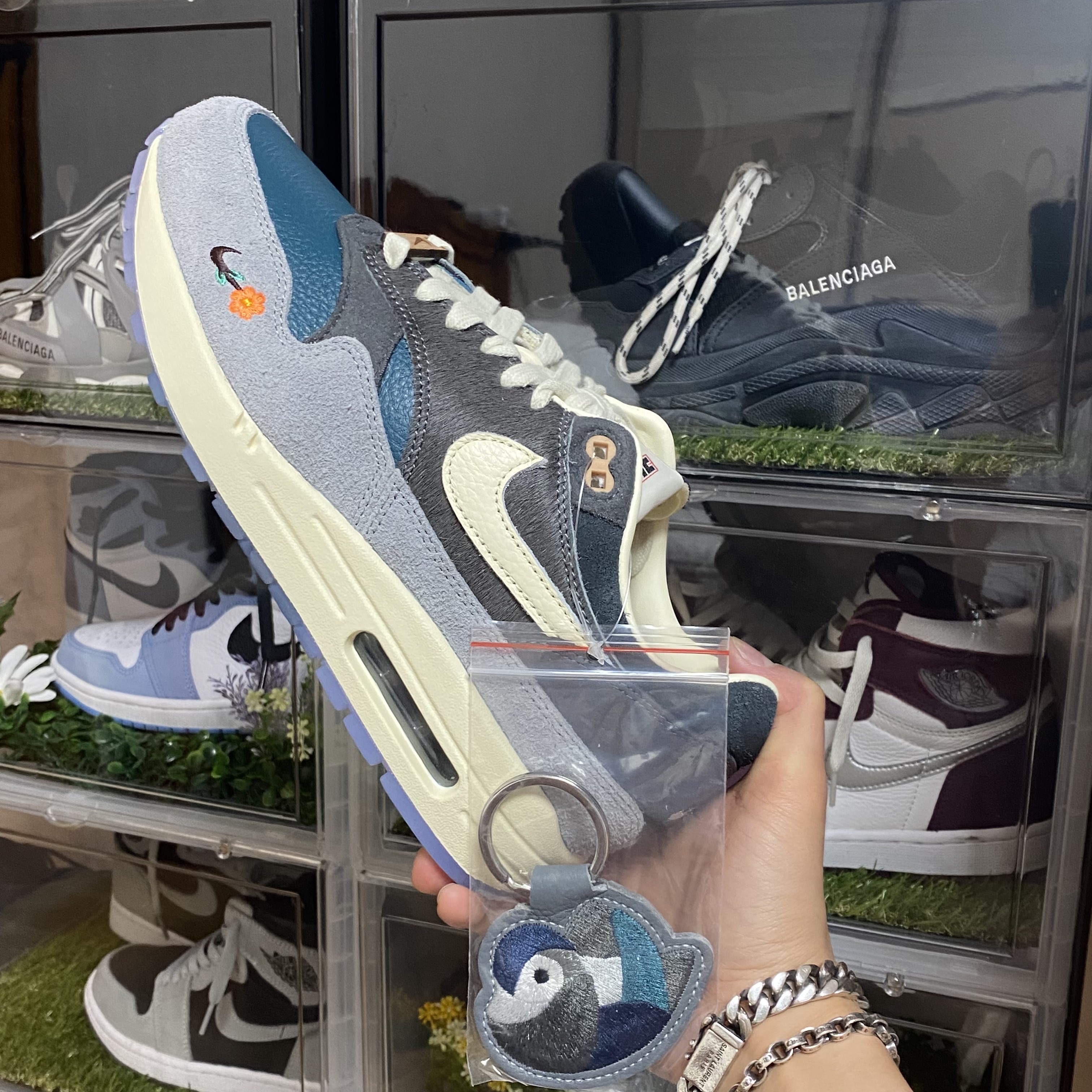 Nike x Kasina Air Max 1 SP Won-Ang Particle Grey, Jordan 1 Retro High OG Shadow 2.0 착용 스타일