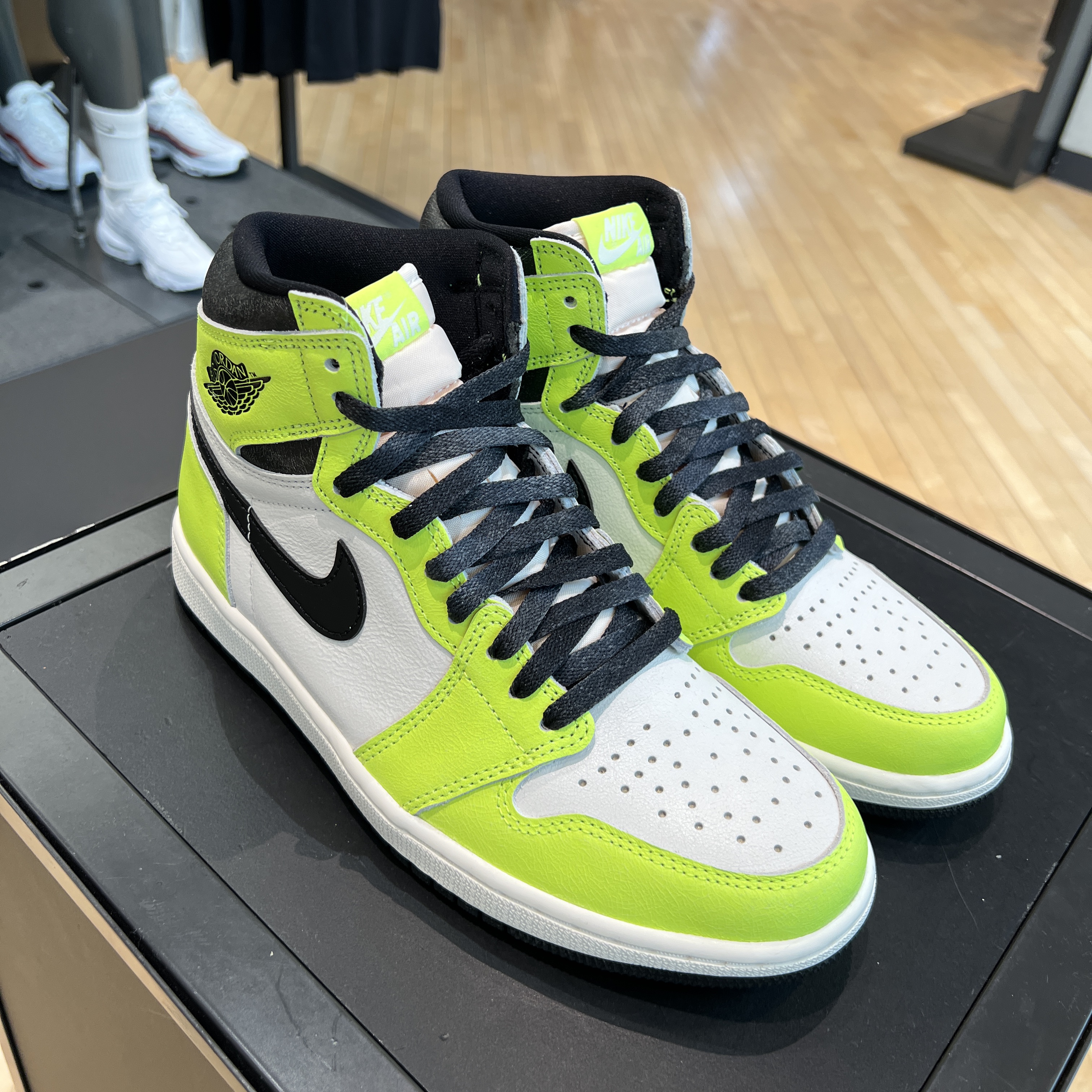 Jordan 1 Retro High OG Volt 착용 스타일
