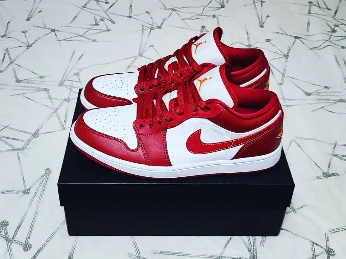 Jordan 1 Low Cardinal Red 착용 스타일 - 2